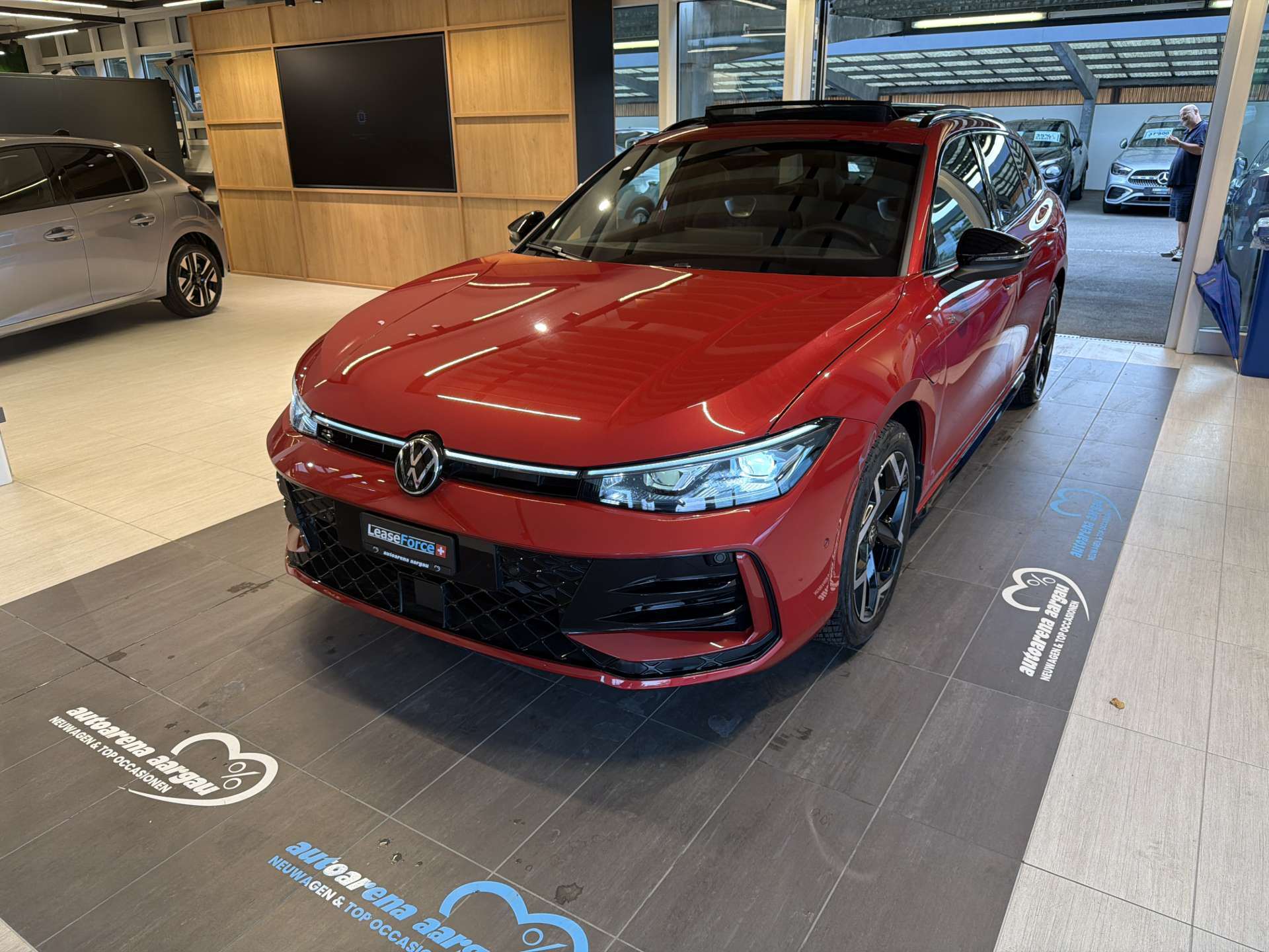 VW Passat Variant 1.5 TSi PHEV R-Line 272PS DSG-Automat-image-0