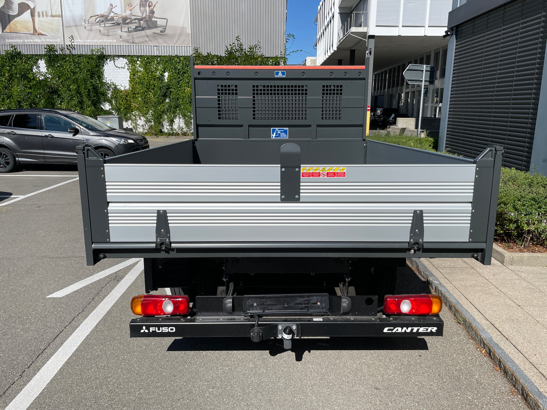 MITSUBISHI Fuso Canter 3C15 Hinterkipper + Box-showroom-element-3