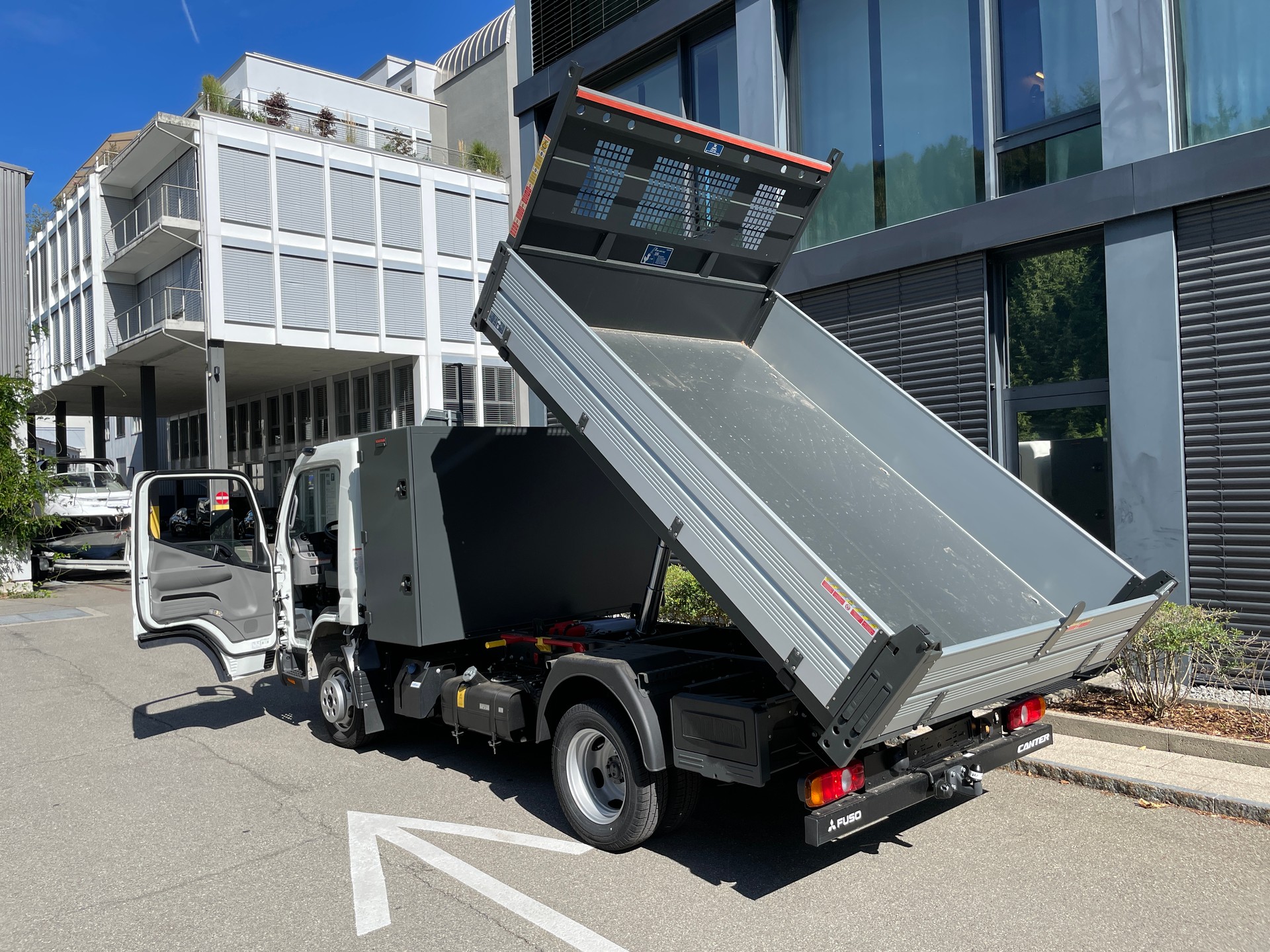 MITSUBISHI Fuso Canter 3C15 Hinterkipper + Box-image-10