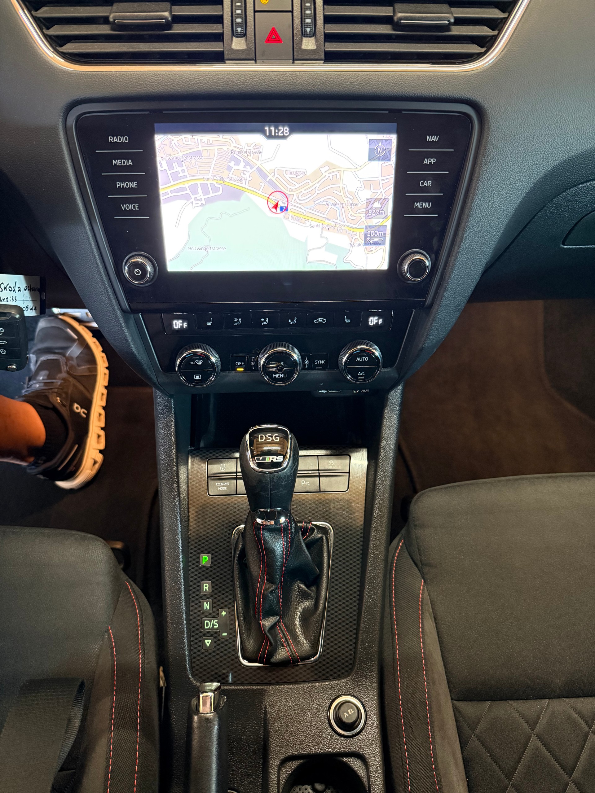 SKODA Octavia Combi 2.0 TDI RS 4x4 DSG-image-11