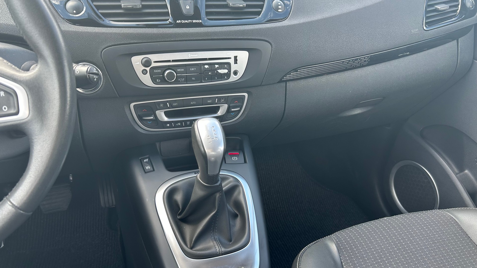 RENAULT Grand Scénic 1.5 dCi Dynamique EDC-image-8