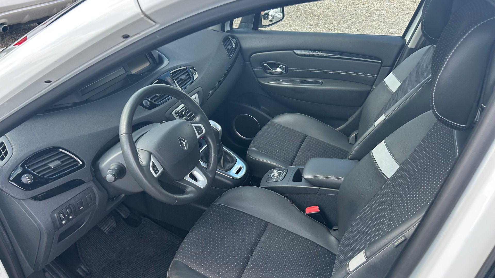 RENAULT Grand Scénic 1.5 dCi Dynamique EDC-showroom-element-3