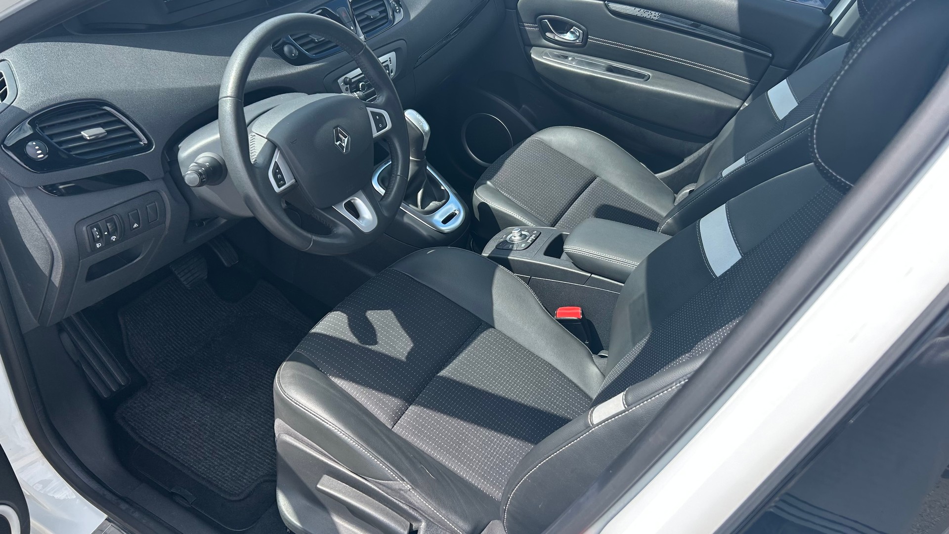 RENAULT Grand Scénic 1.5 dCi Dynamique EDC-showroom-element-1