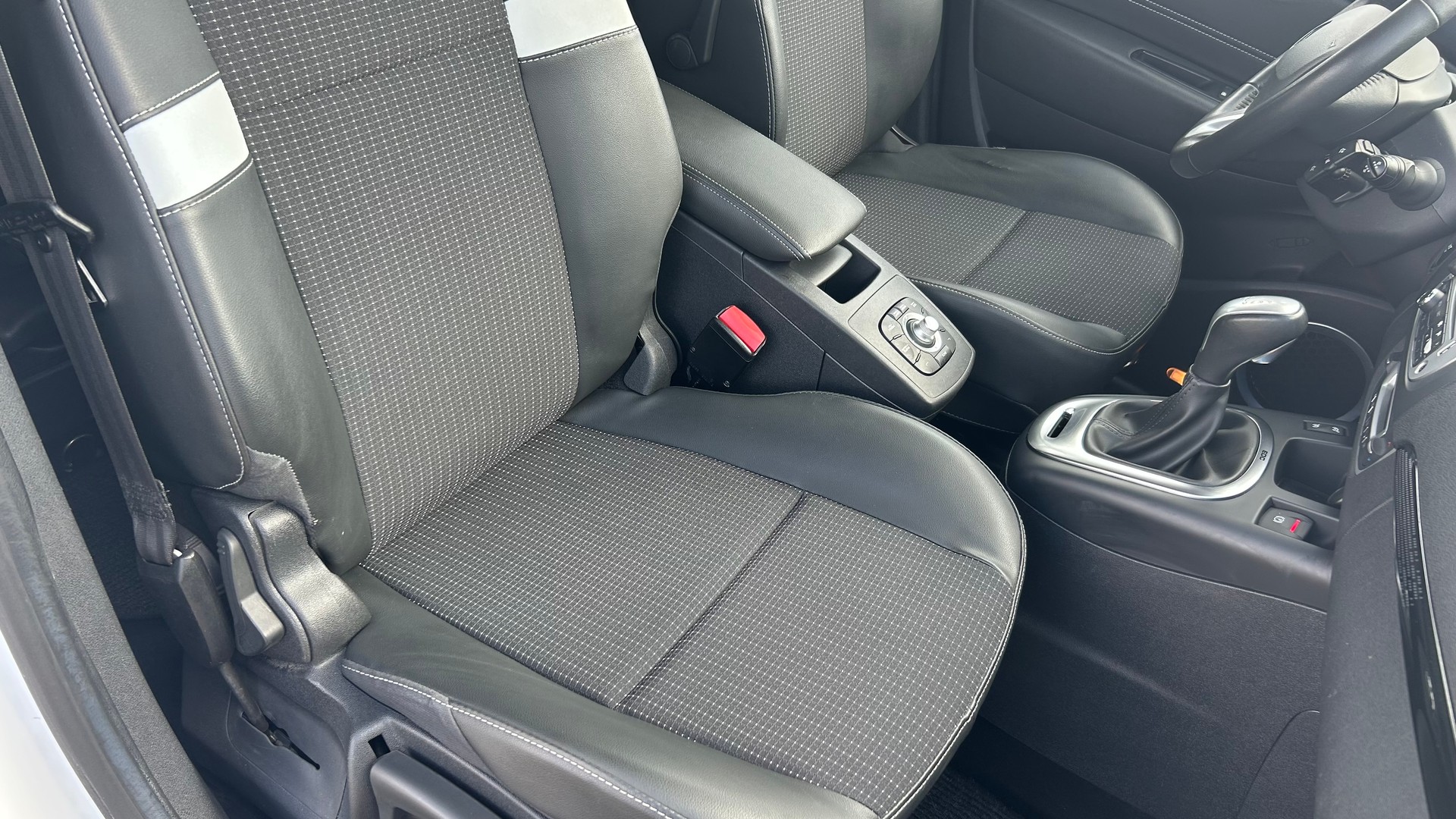 RENAULT Grand Scénic 1.5 dCi Dynamique EDC-image-12