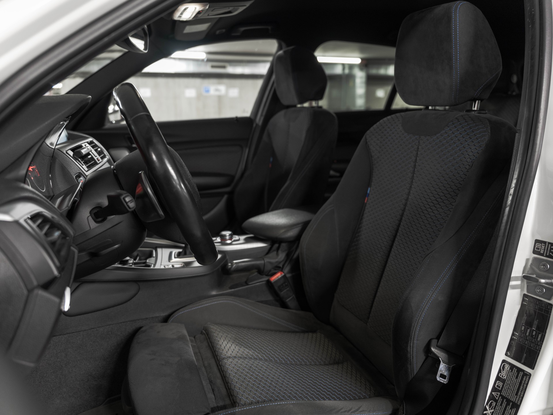 BMW M135i xDrive Steptronic-image-25