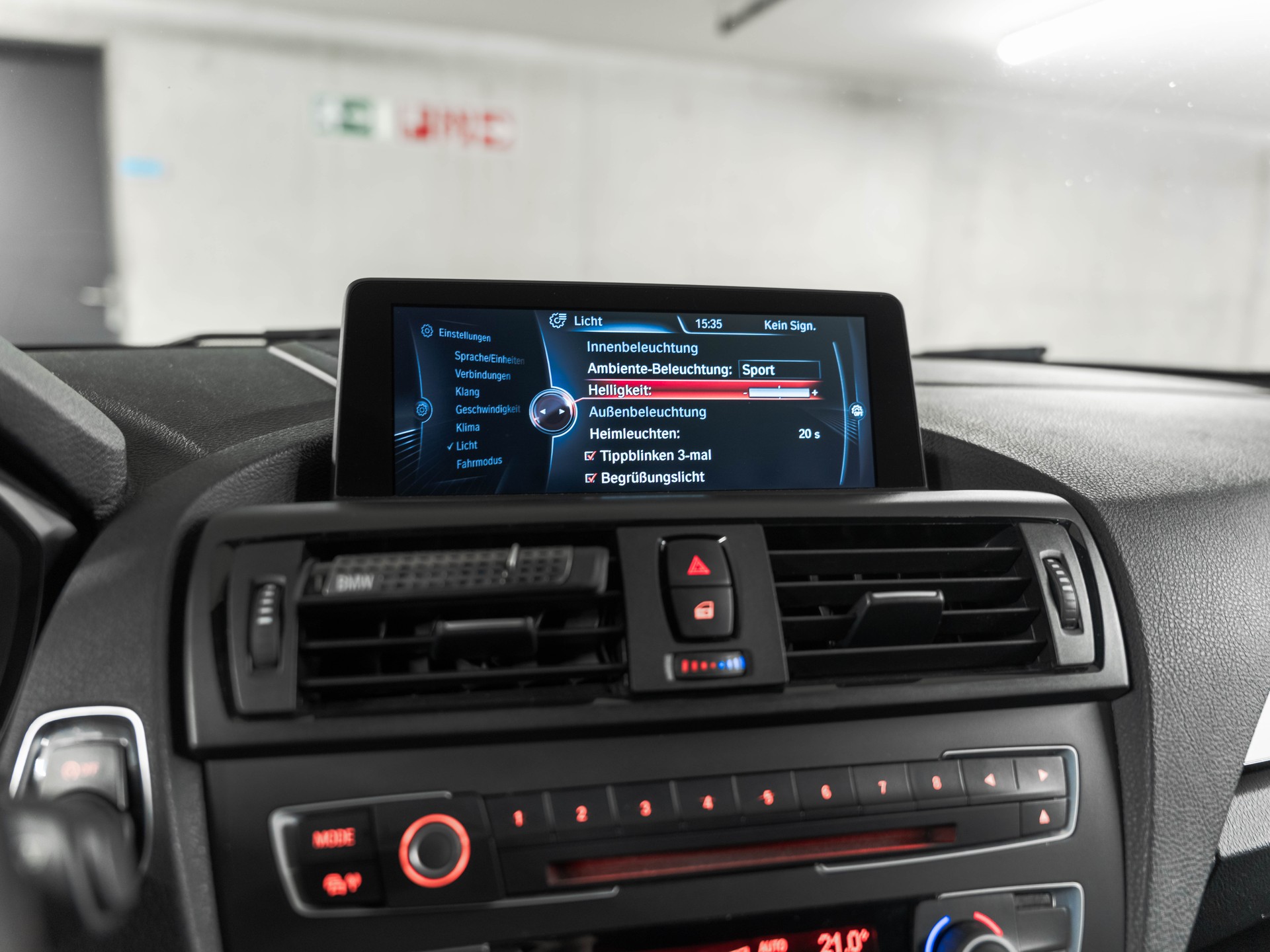 BMW M135i xDrive Steptronic-image-17