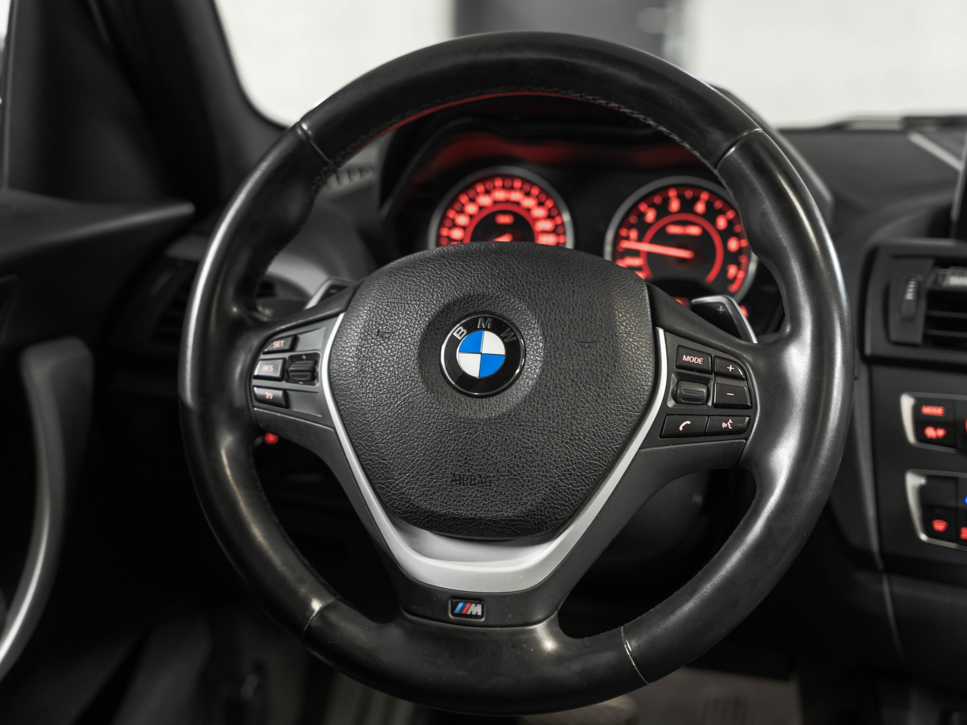 BMW M135i xDrive Steptronic-image-14