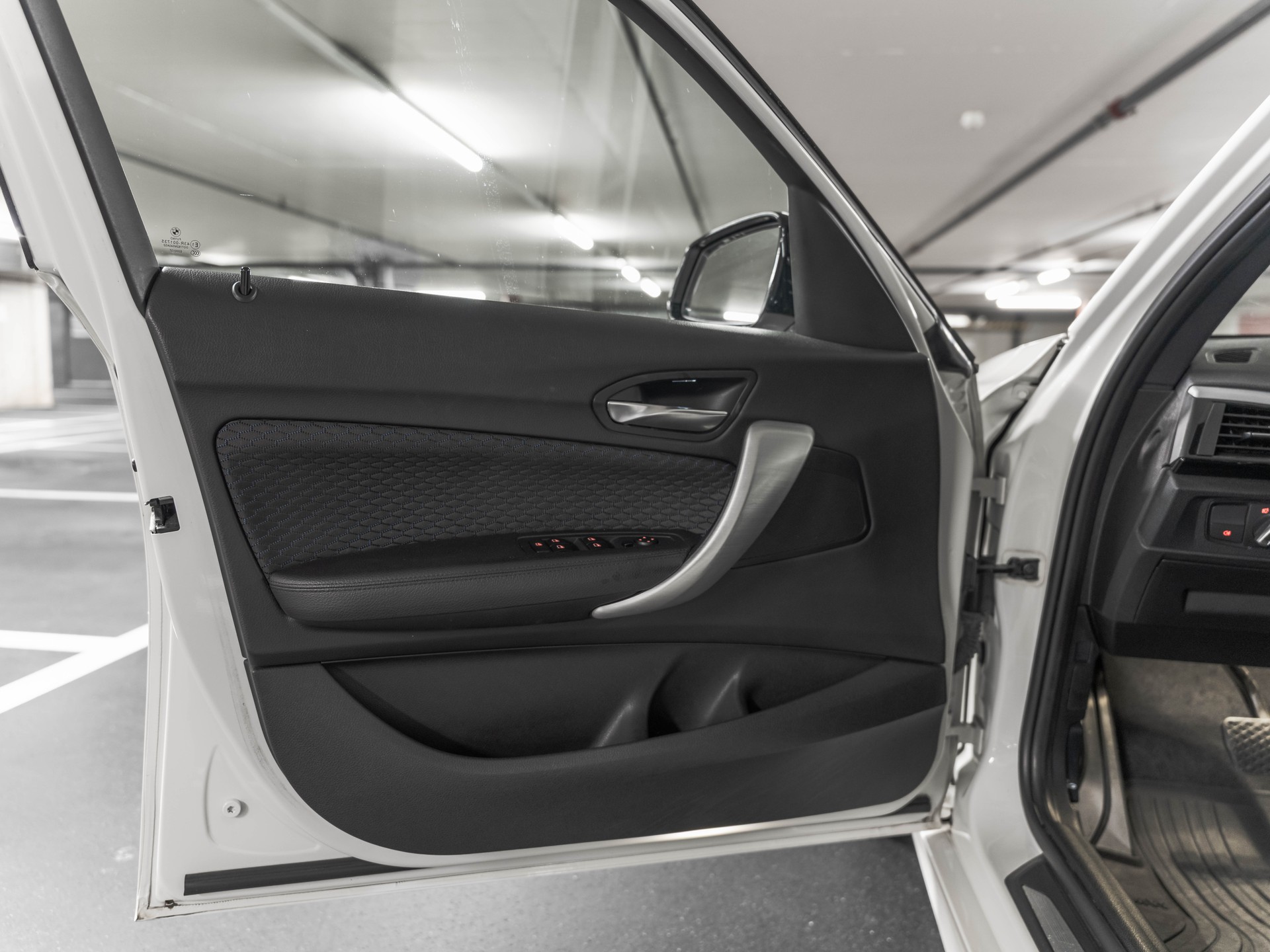 BMW M135i xDrive Steptronic-image-23