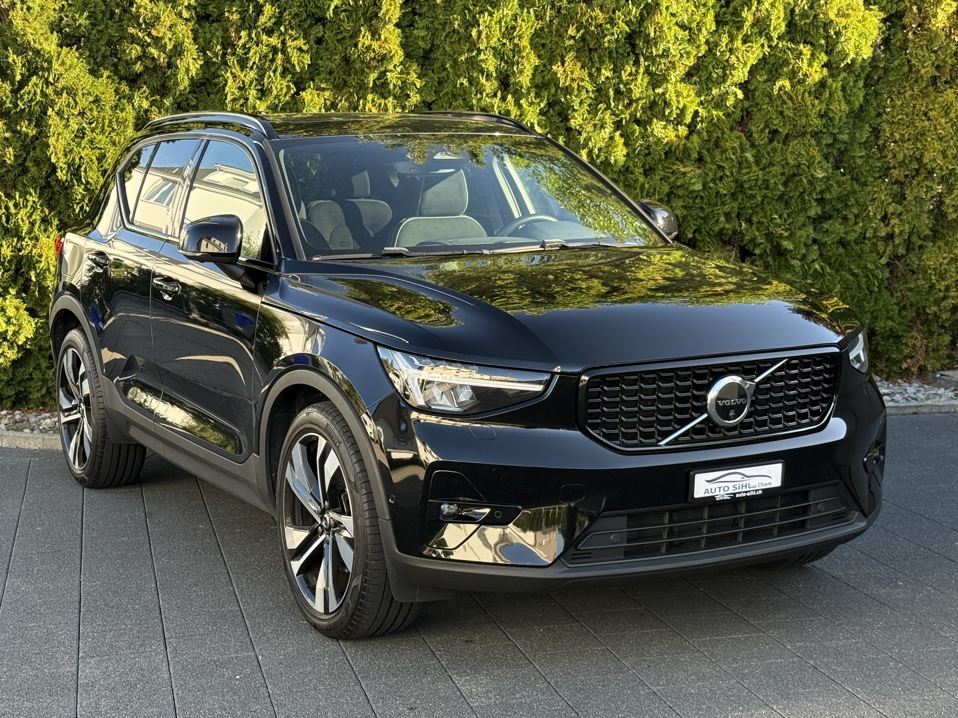 VOLVO XC40 B4 Benzin Mild Hybrid AWD Ultim. Dark / 1. Hand-image-6