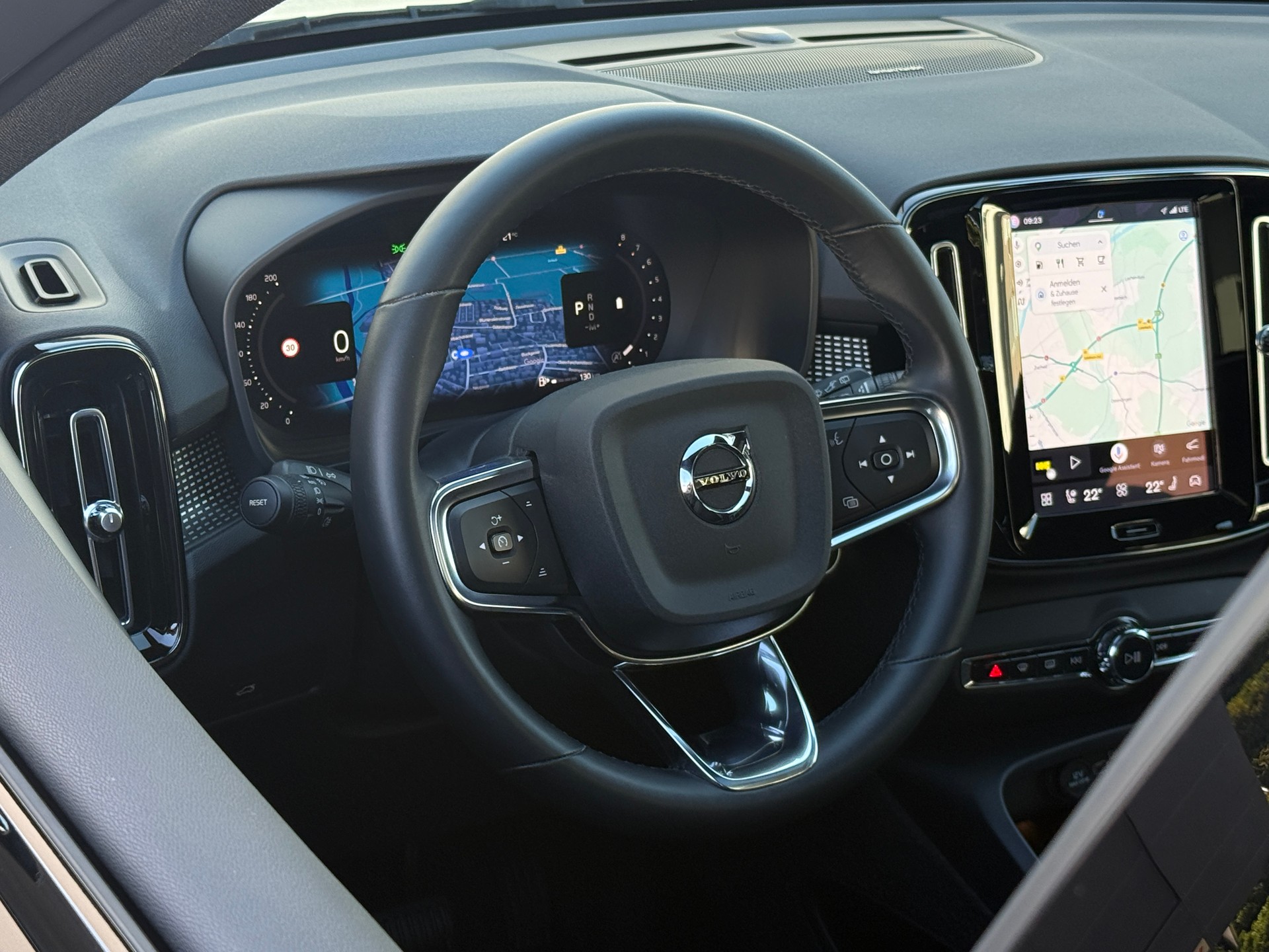 VOLVO XC40 B4 Benzin Mild Hybrid AWD Ultim. Dark / 1. Hand-image-15