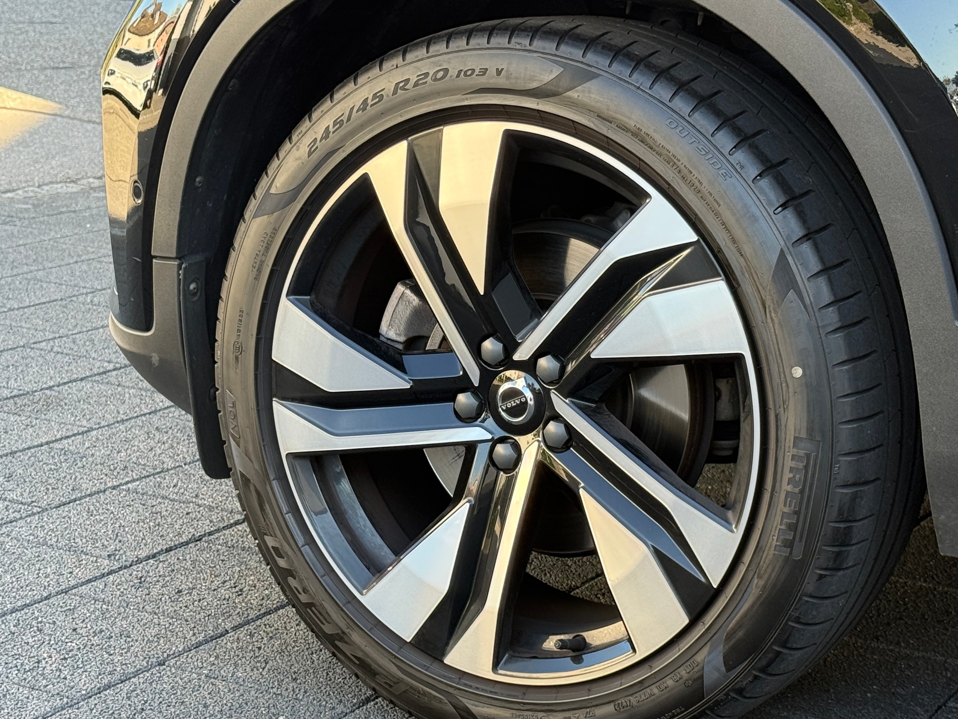 VOLVO XC40 B4 Benzin Mild Hybrid AWD Ultim. Dark / 1. Hand-image-9
