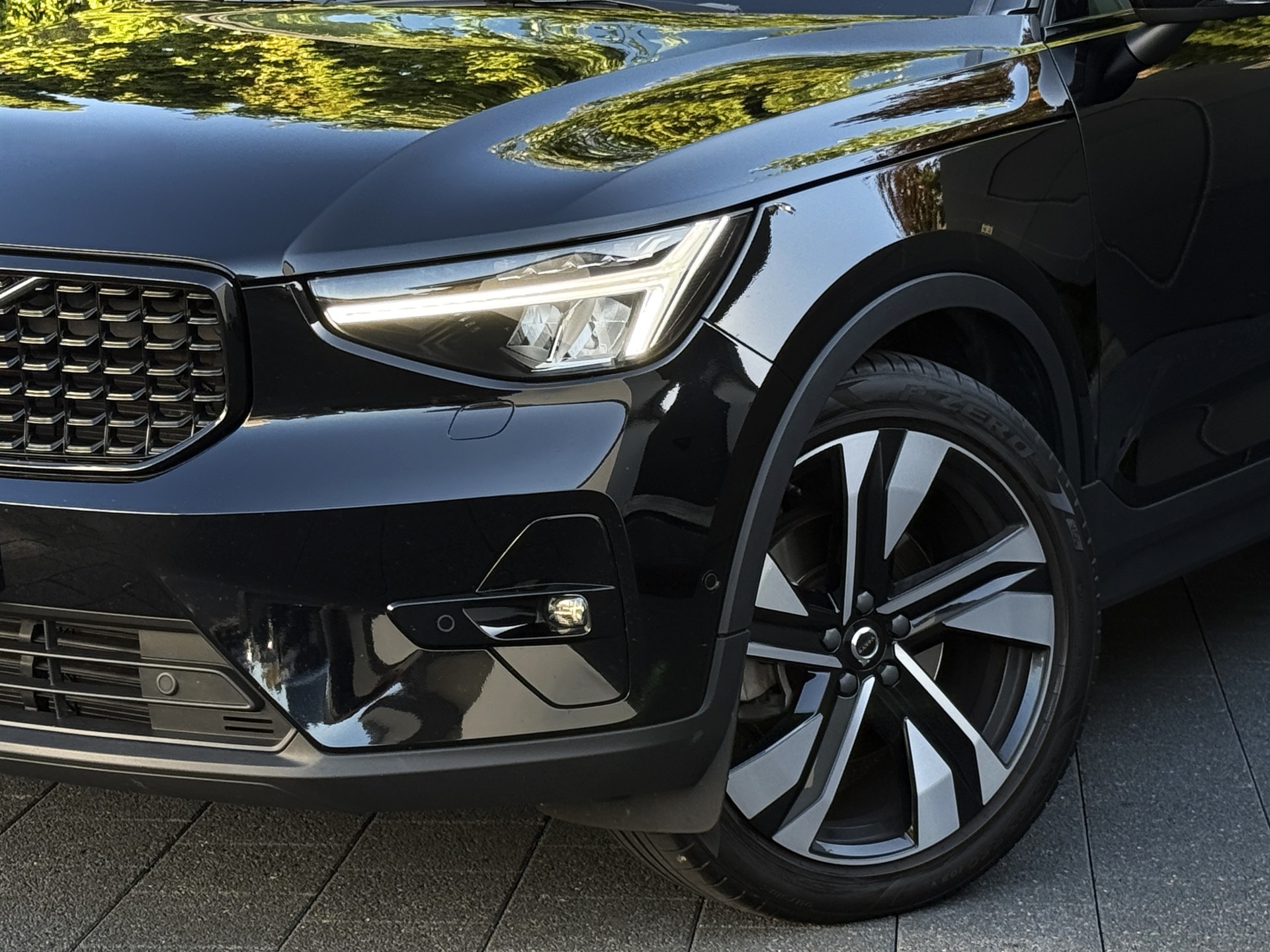 VOLVO XC40 B4 Benzin Mild Hybrid AWD Ultim. Dark / 1. Hand-showroom-element-3