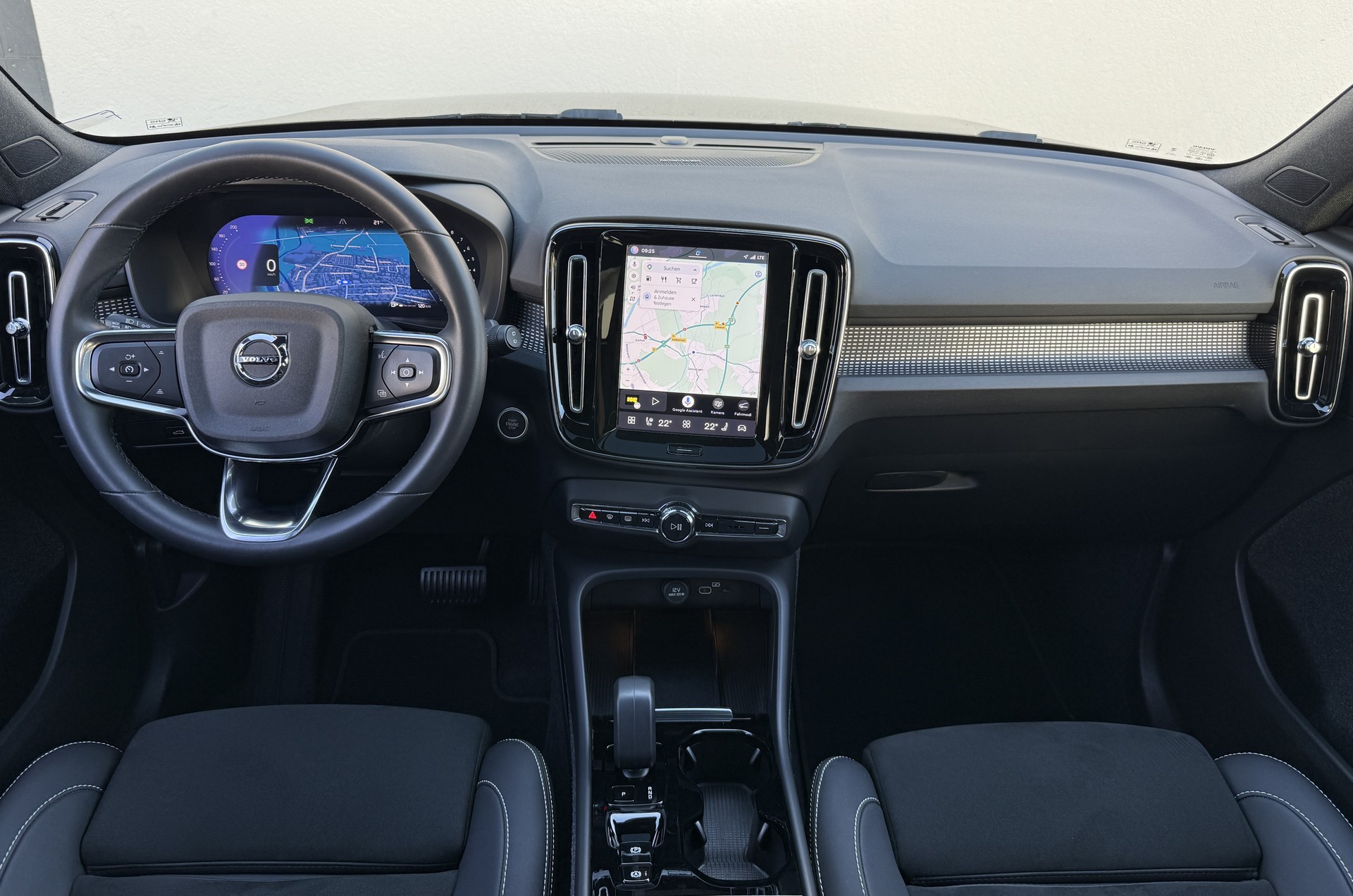 VOLVO XC40 B4 Benzin Mild Hybrid AWD Ultim. Dark / 1. Hand-image-25