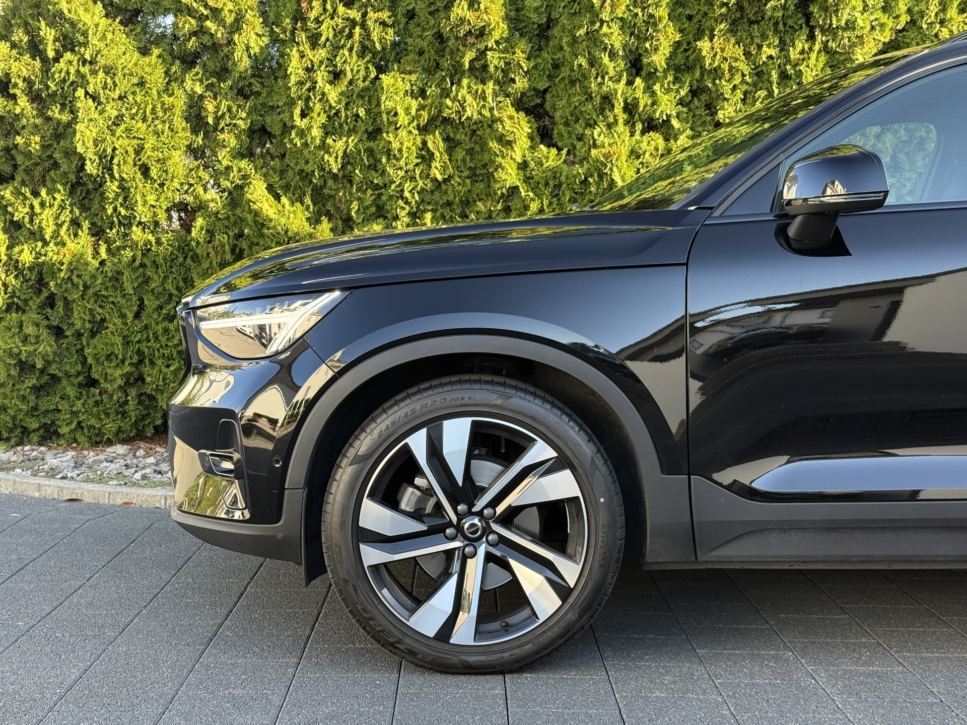 VOLVO XC40 B4 Benzin Mild Hybrid AWD Ultim. Dark / 1. Hand-image-8