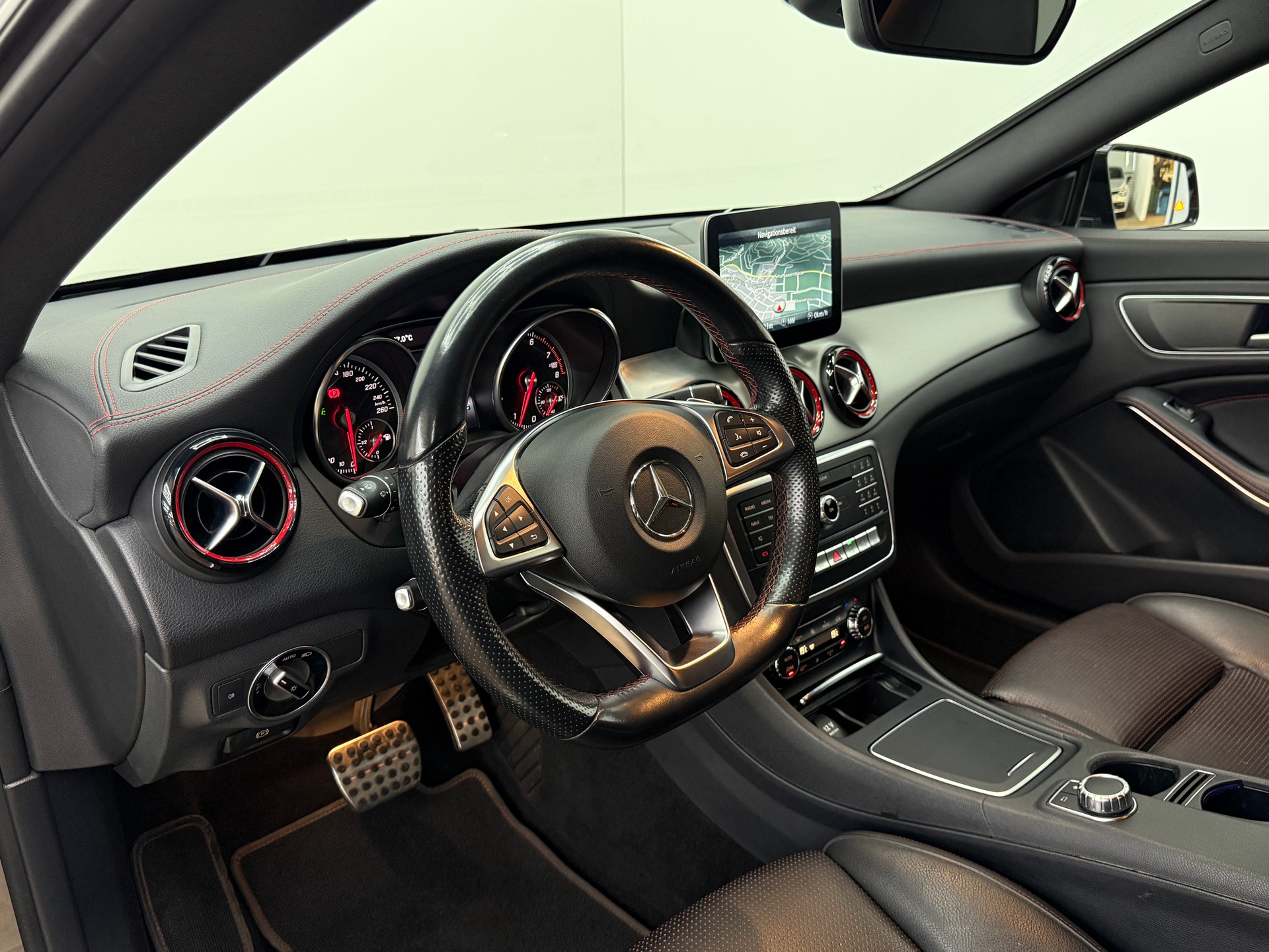 MERCEDES-BENZ CLA 250 AMG Line Sport 4Matic 7G-DCT-image-27