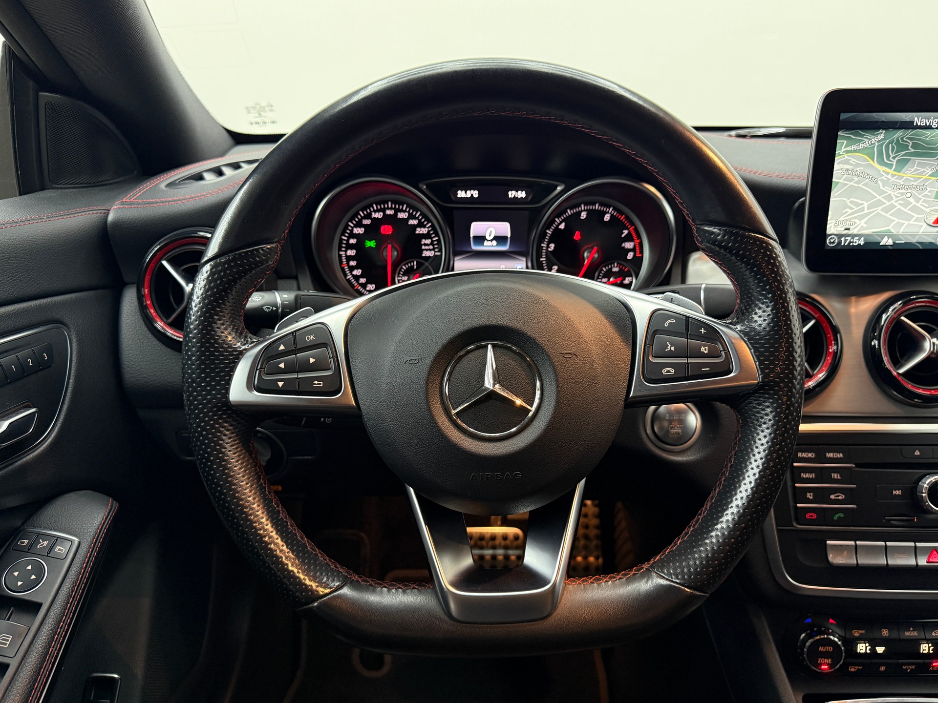 MERCEDES-BENZ CLA 250 AMG Line Sport 4Matic 7G-DCT-image-26