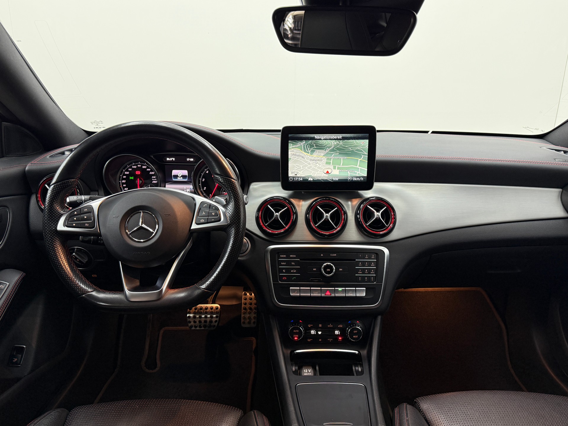 MERCEDES-BENZ CLA 250 AMG Line Sport 4Matic 7G-DCT-image-25