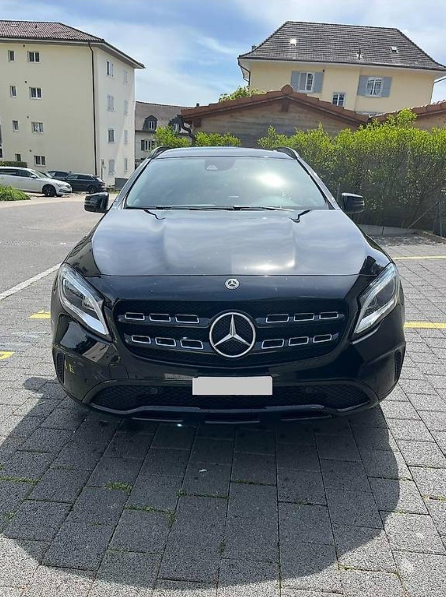 MERCEDES-BENZ GLA 200 Urban-image-0