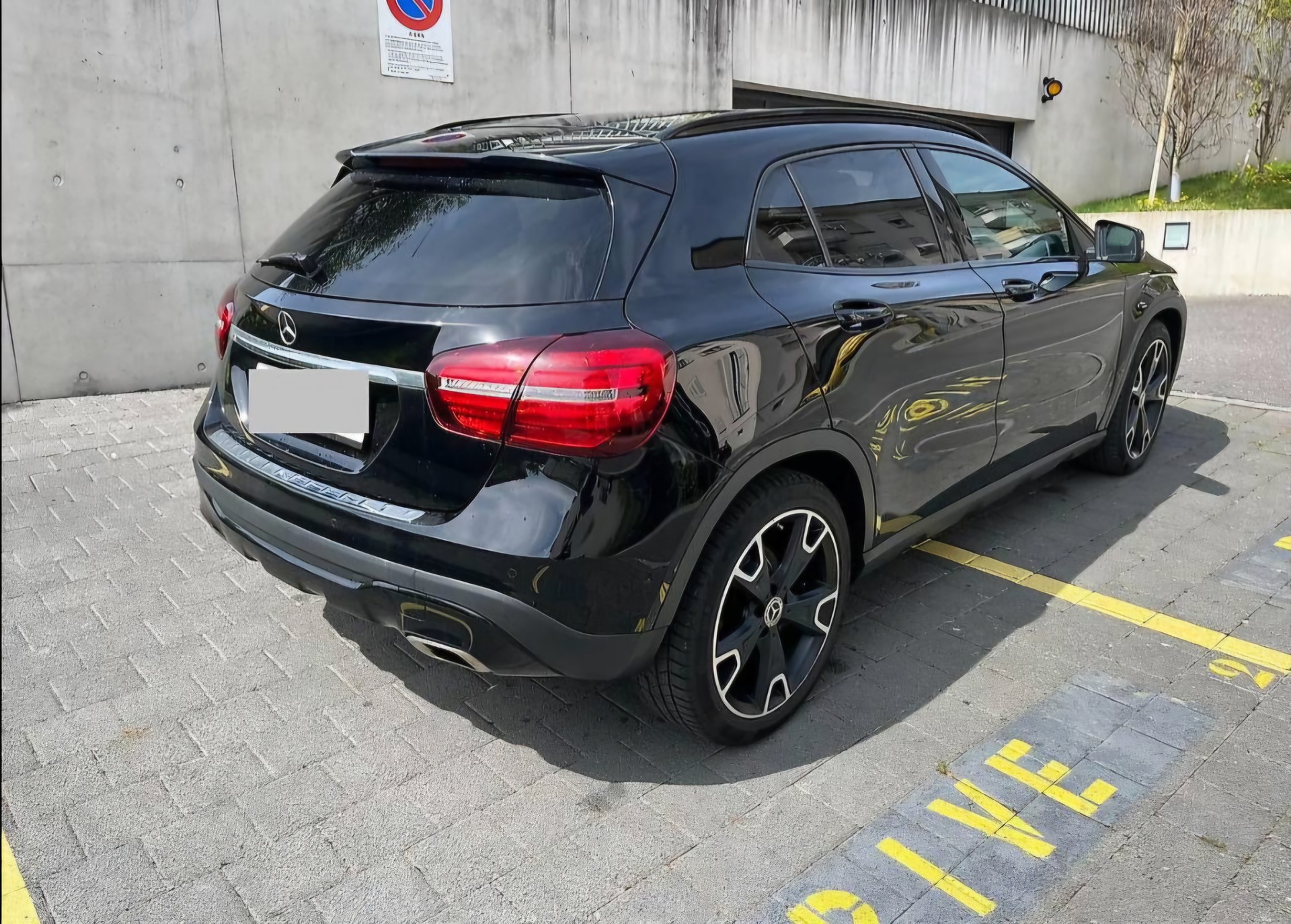 MERCEDES-BENZ GLA 200 Urban-image-1