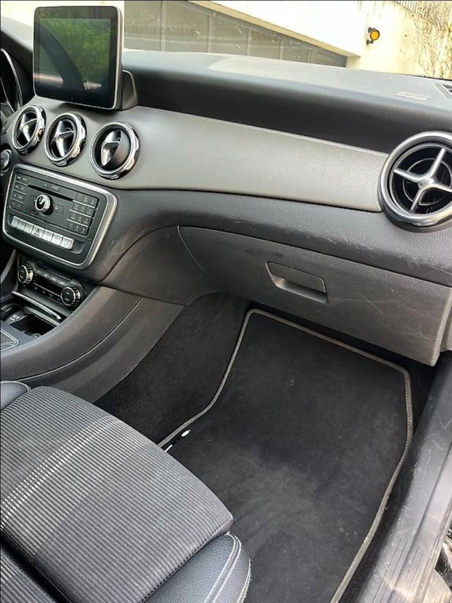 MERCEDES-BENZ GLA 200 Urban-image-3