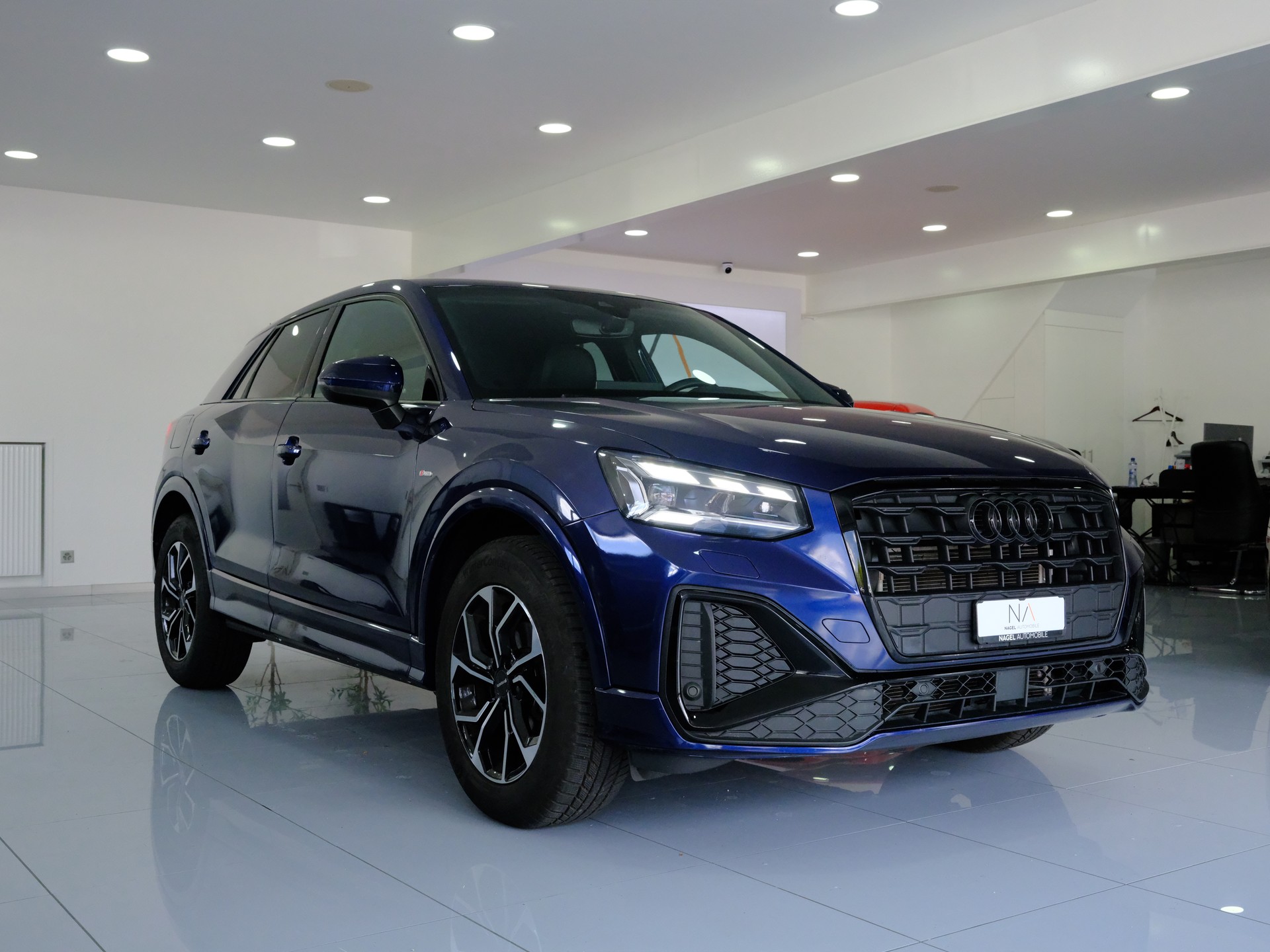 AUDI Q2 35 TFSI S line S-tronic-showroom-element-1
