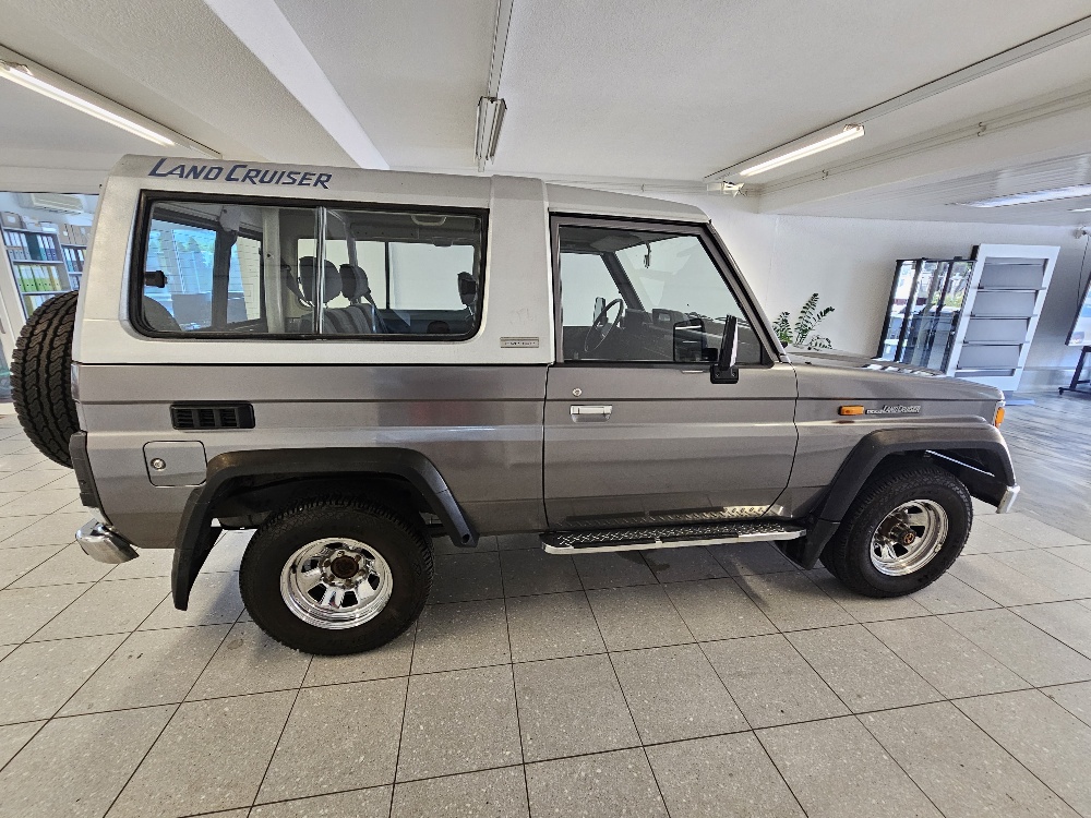 TOYOTA LJ 73 FRP-Top TD-showroom-element-3