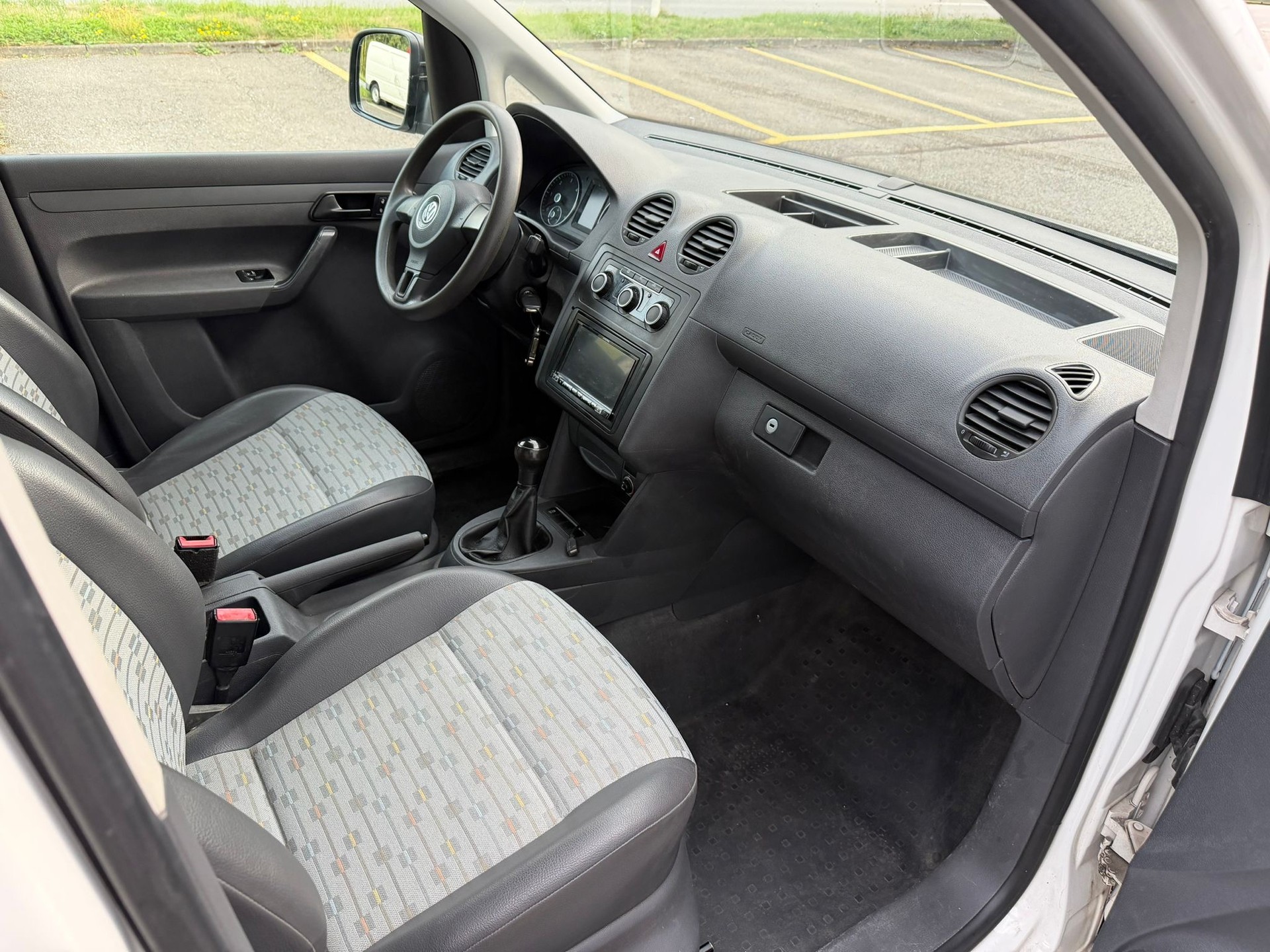 VW CADDY MAXI 1.6 TDI-image-5