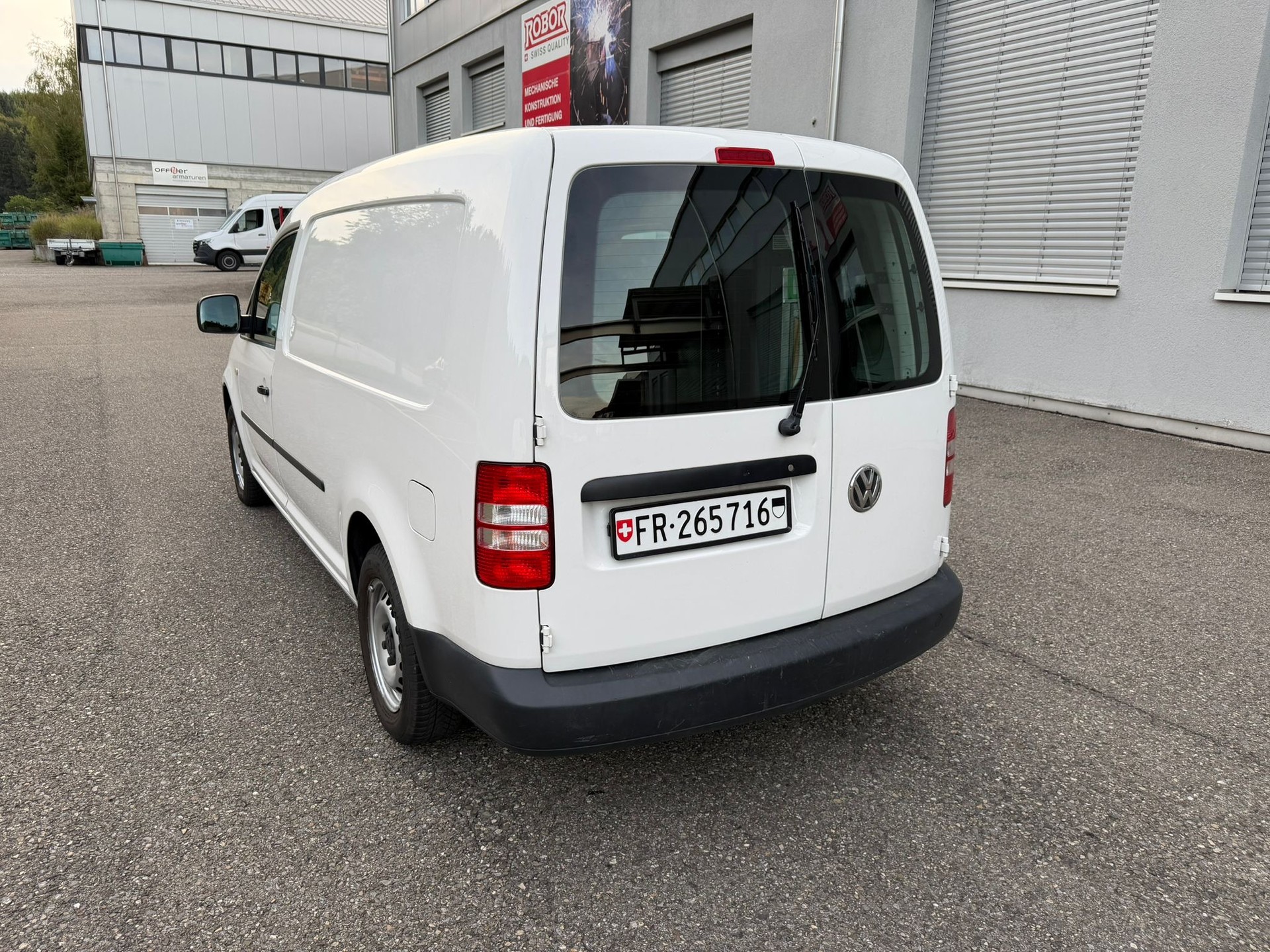 VW CADDY MAXI 1.6 TDI-image-1