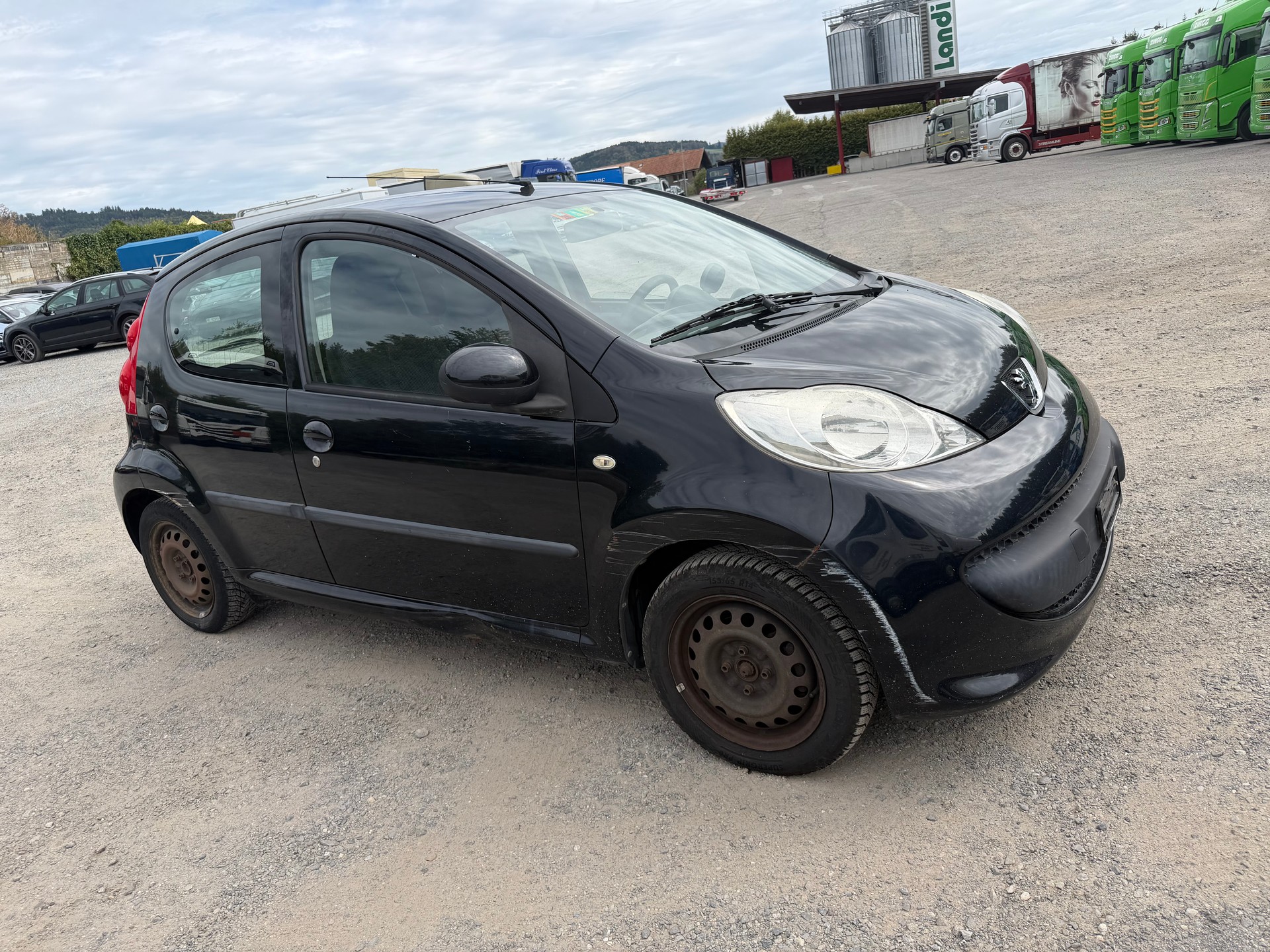 PEUGEOT 107 1.0 Trendy-image-1