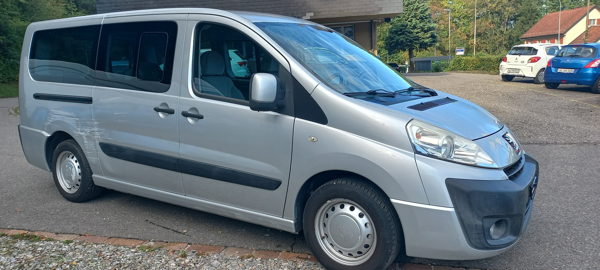 PEUGEOT Expert Tepee 2.0 HDi Allure L2-image-5