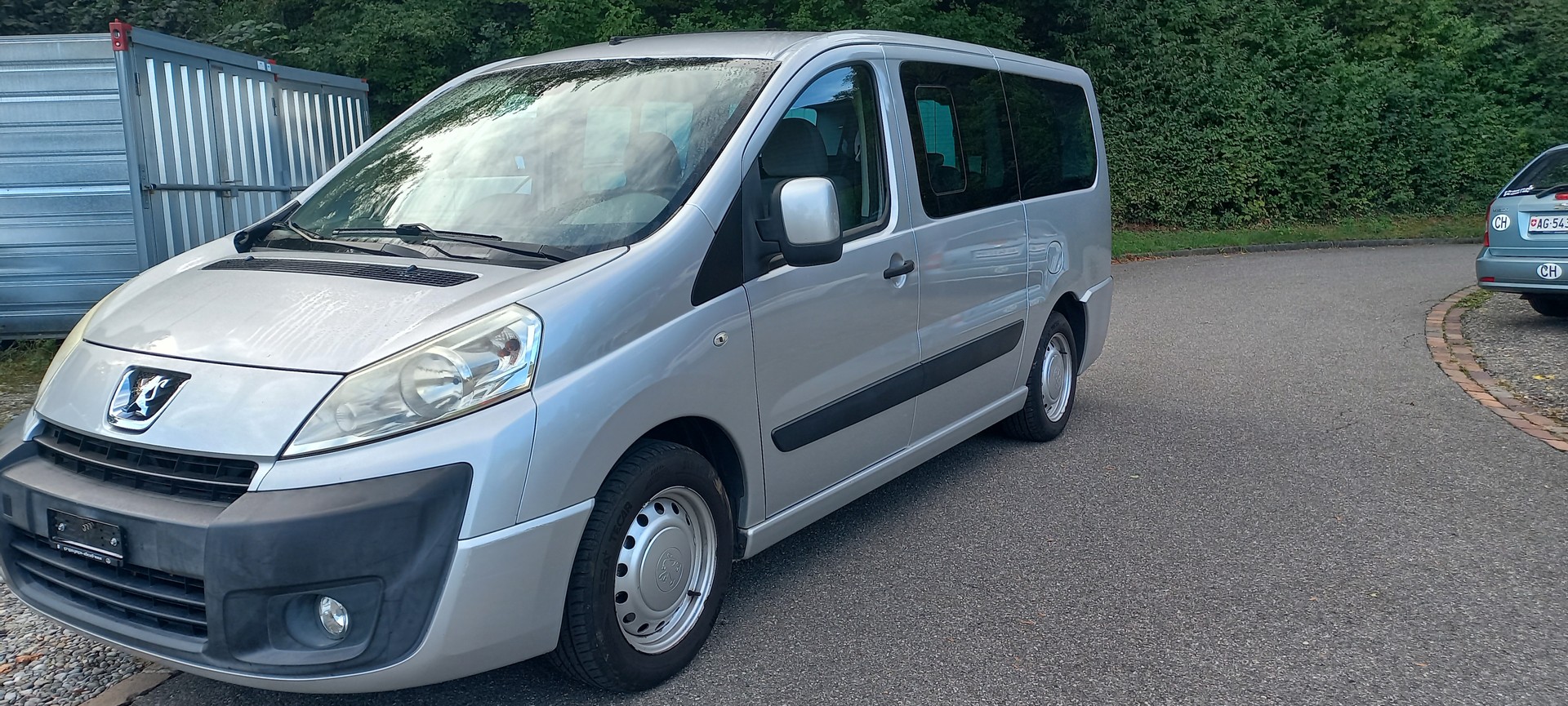 PEUGEOT Expert Tepee 2.0 HDi Allure L2-image-0