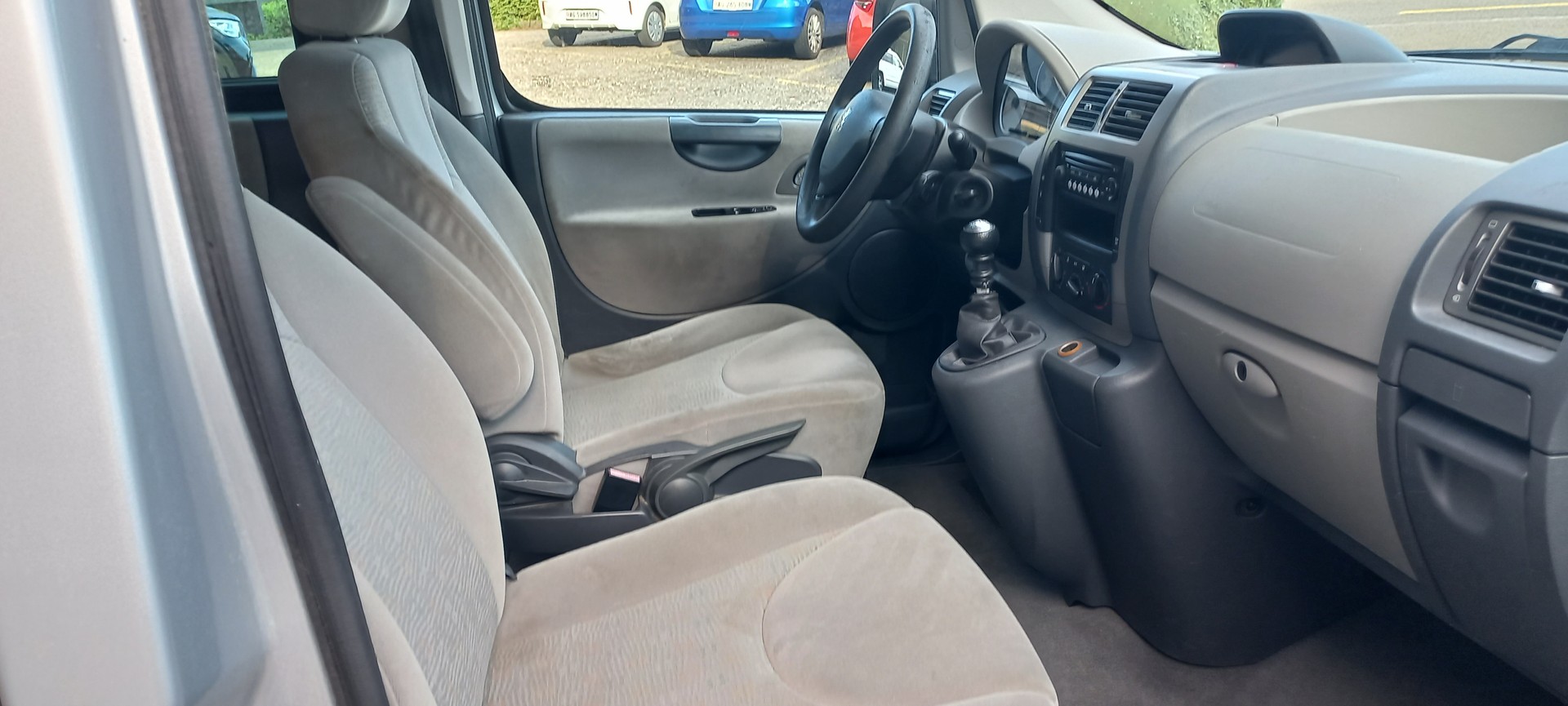 PEUGEOT Expert Tepee 2.0 HDi Allure L2-image-8