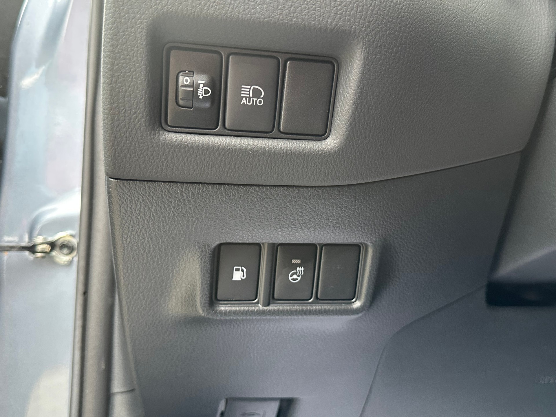 TOYOTA C-HR 2.0 HSD CVT Trend-image-10
