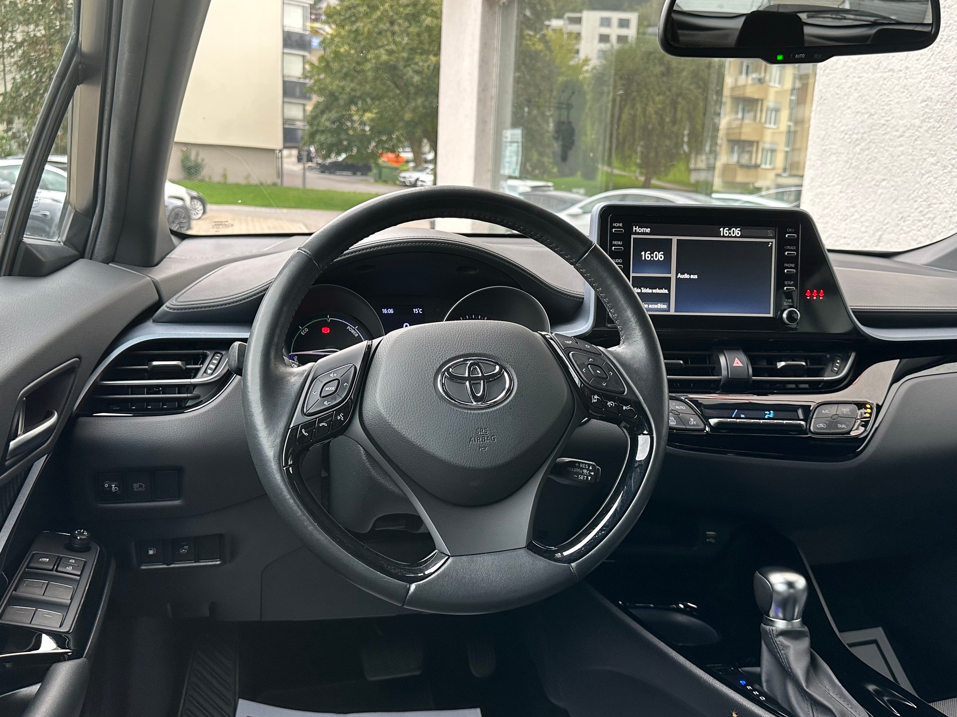 TOYOTA C-HR 2.0 HSD CVT Trend-image-8