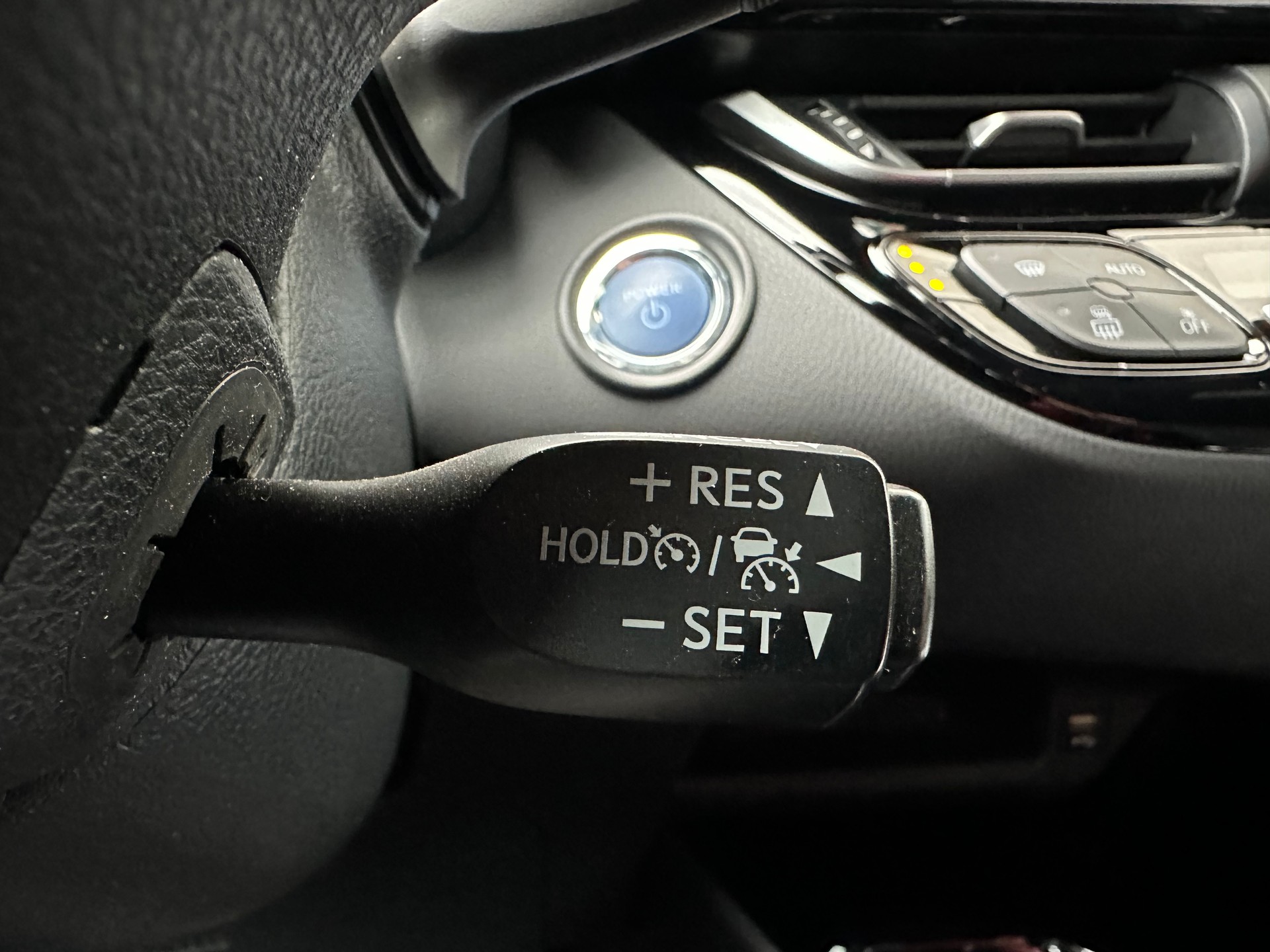 TOYOTA C-HR 2.0 HSD CVT Trend-image-11