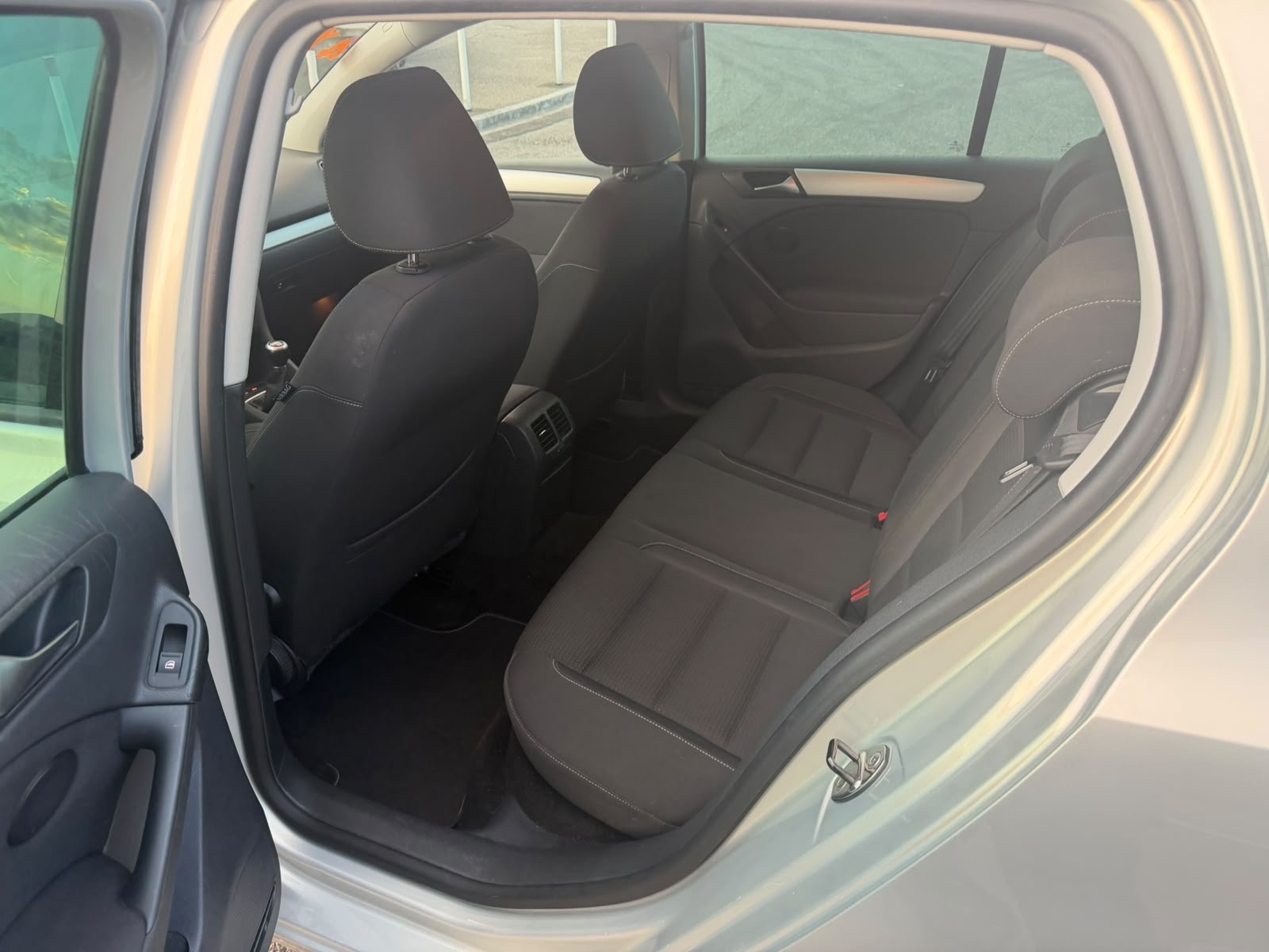 VW Golf 2.0 TDI Comfortline 4Motion-image-8