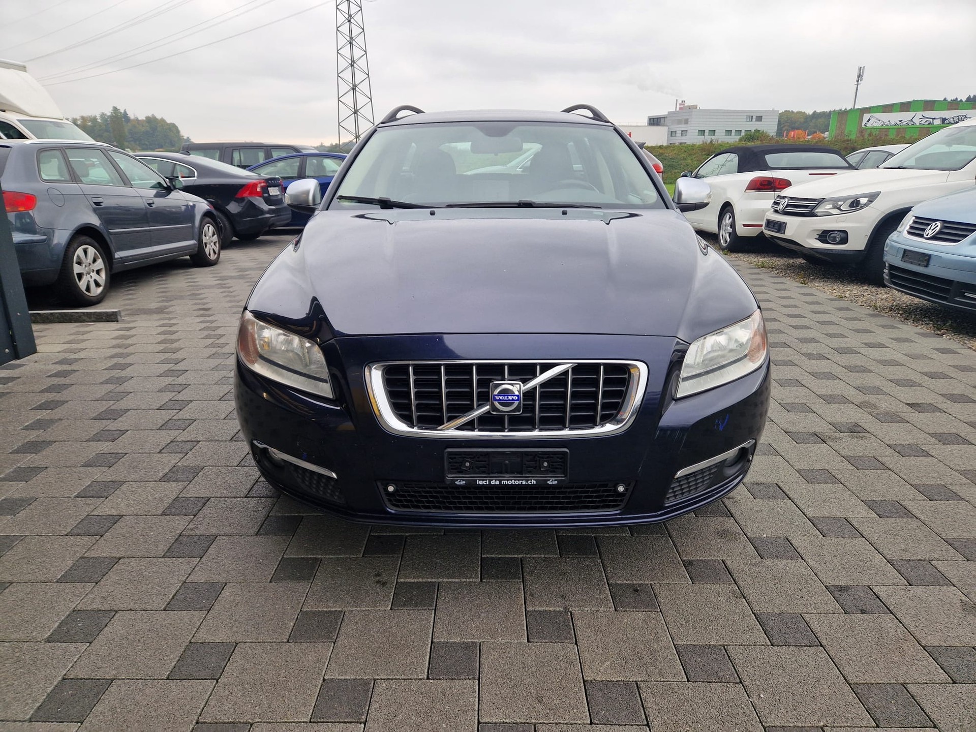 VOLVO V70 D5 AWD Momentum Geartronic-image-1
