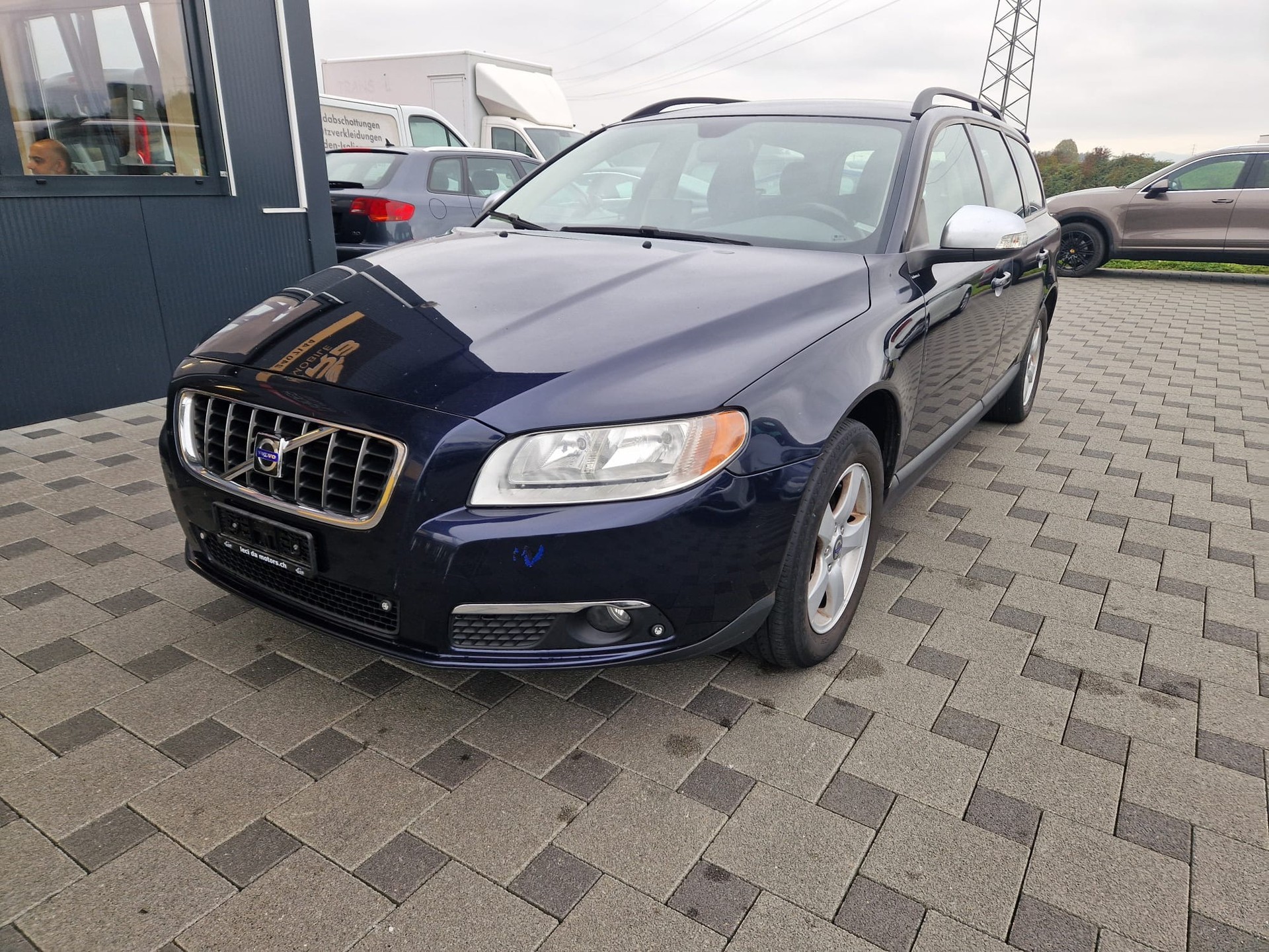 VOLVO V70 D5 AWD Momentum Geartronic-image-0