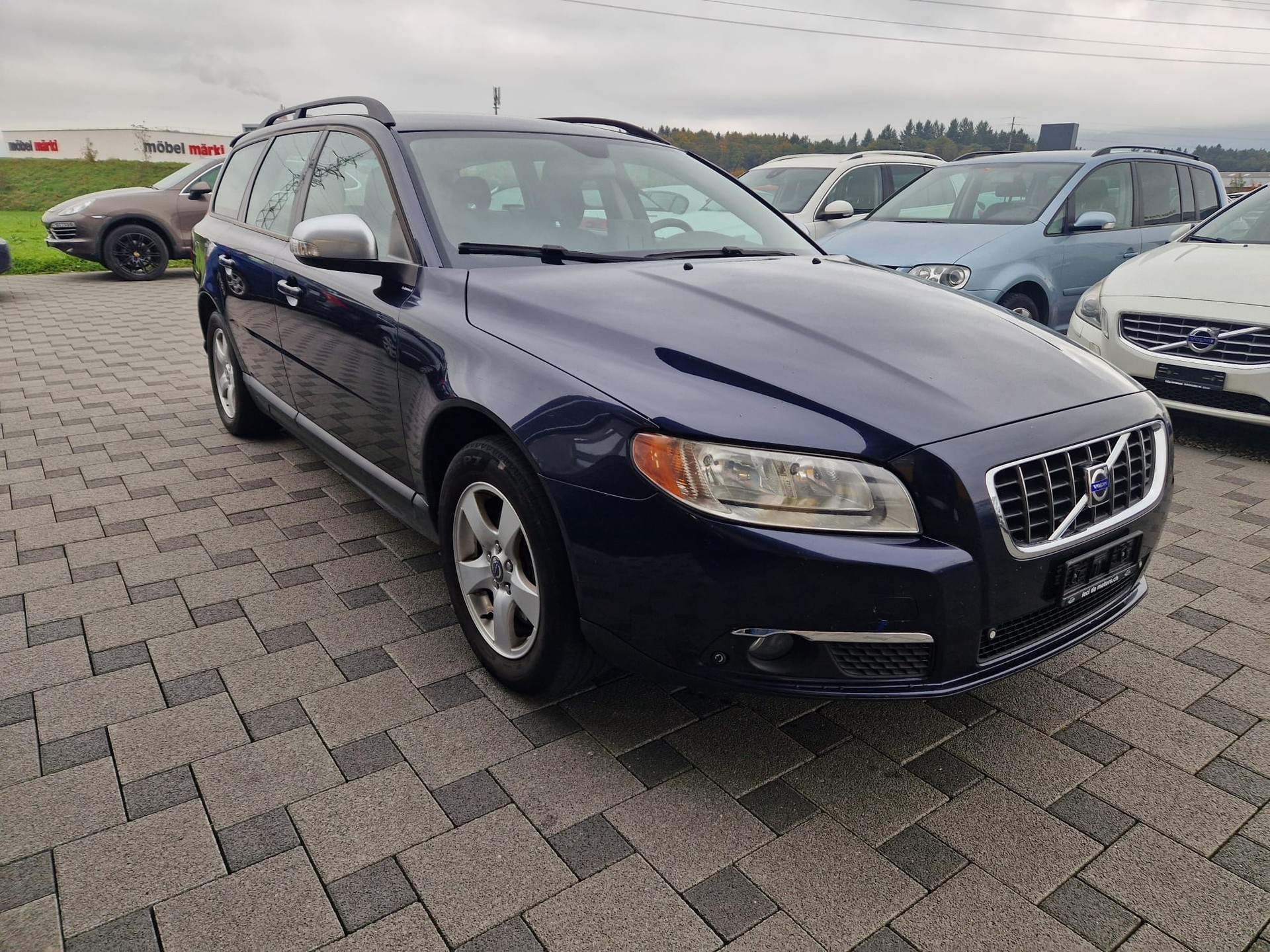 VOLVO V70 D5 AWD Momentum Geartronic-image-2