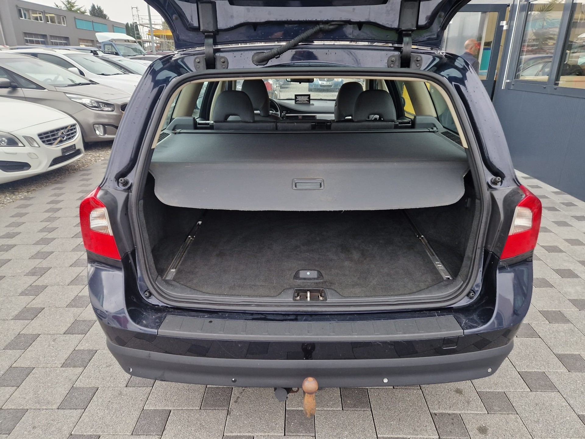VOLVO V70 D5 AWD Momentum Geartronic-image-10