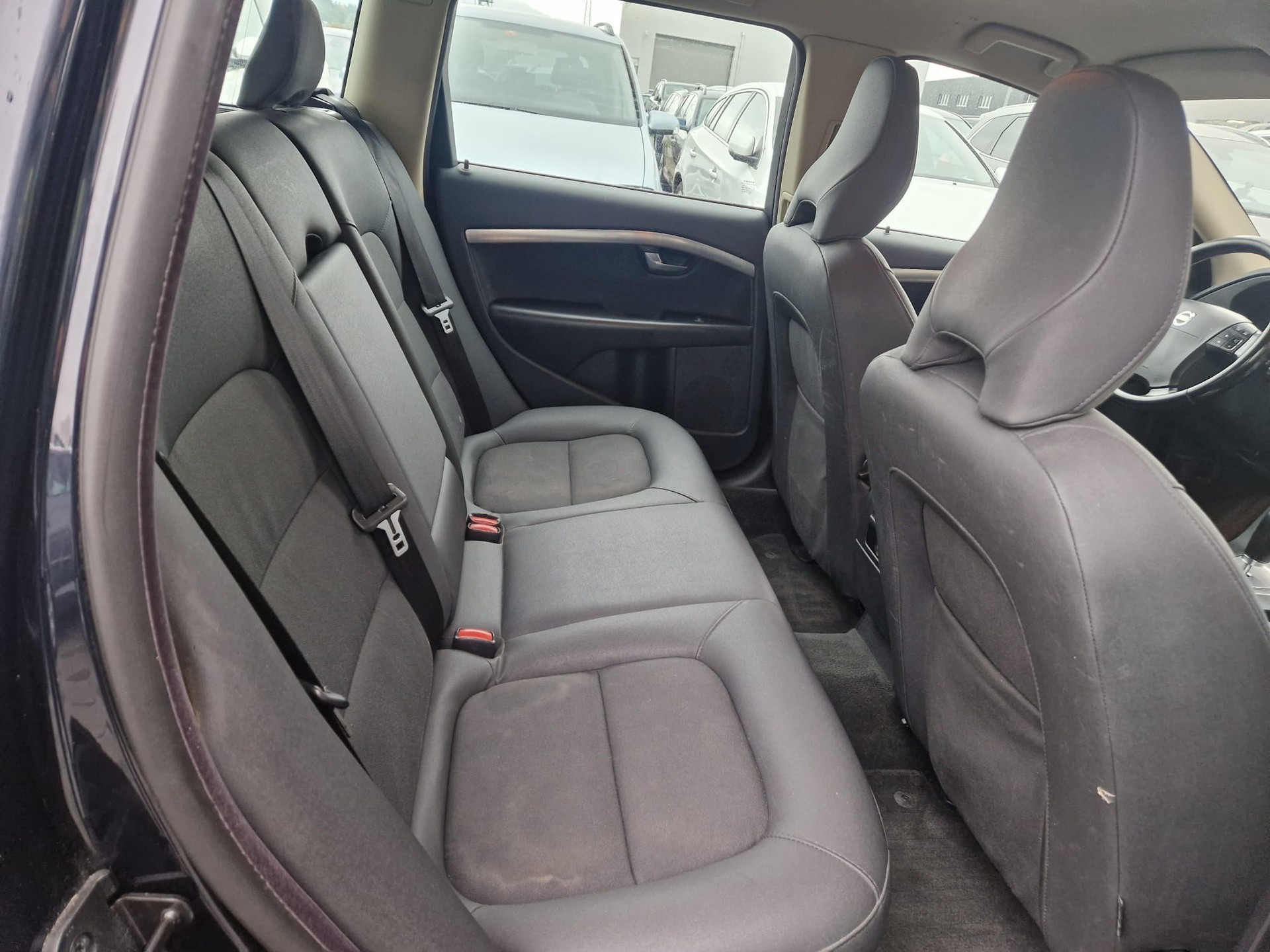 VOLVO V70 D5 AWD Momentum Geartronic-image-9