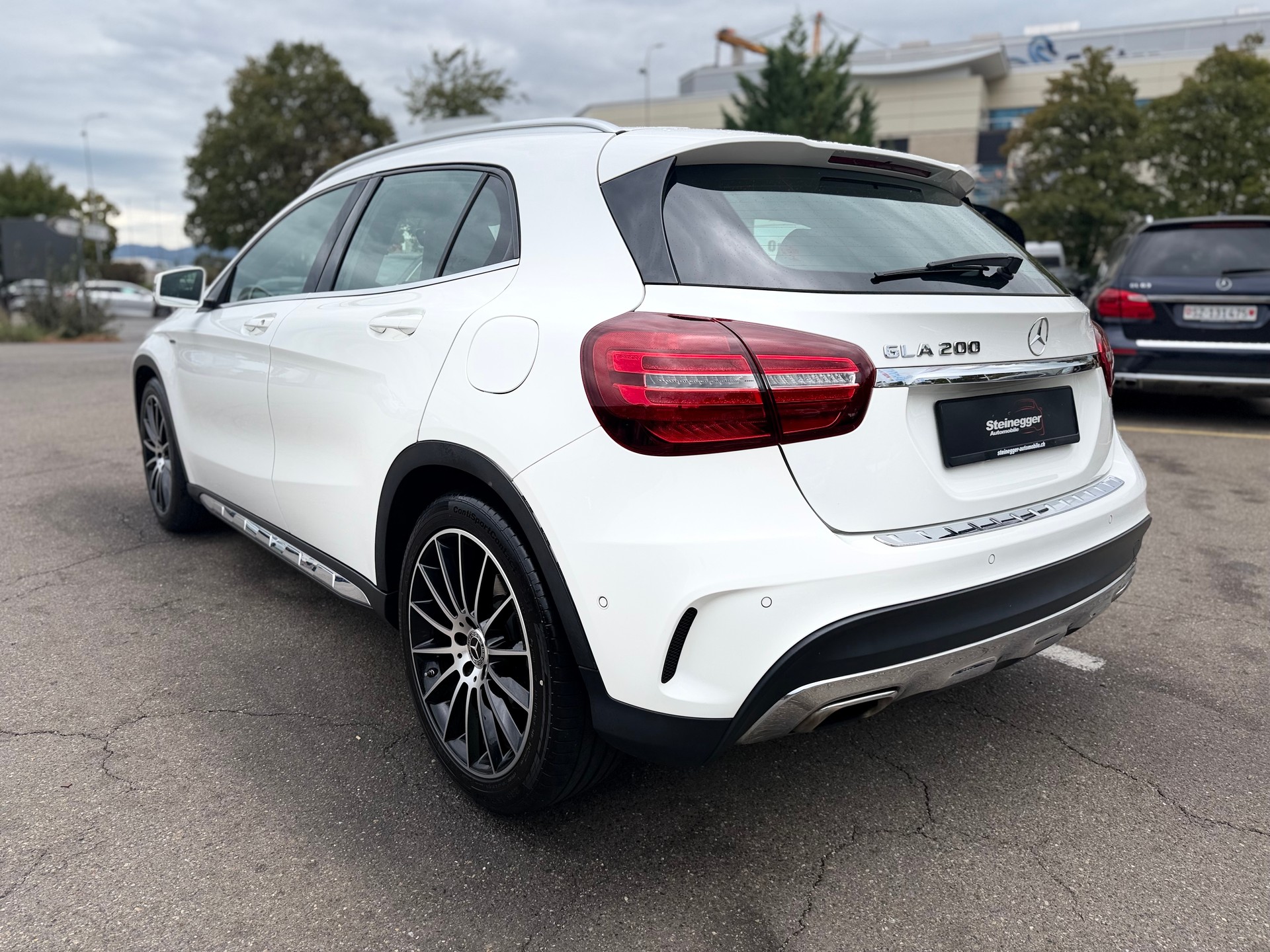 MERCEDES-BENZ GLA 200 AMG Line 7G-DCT-image-7