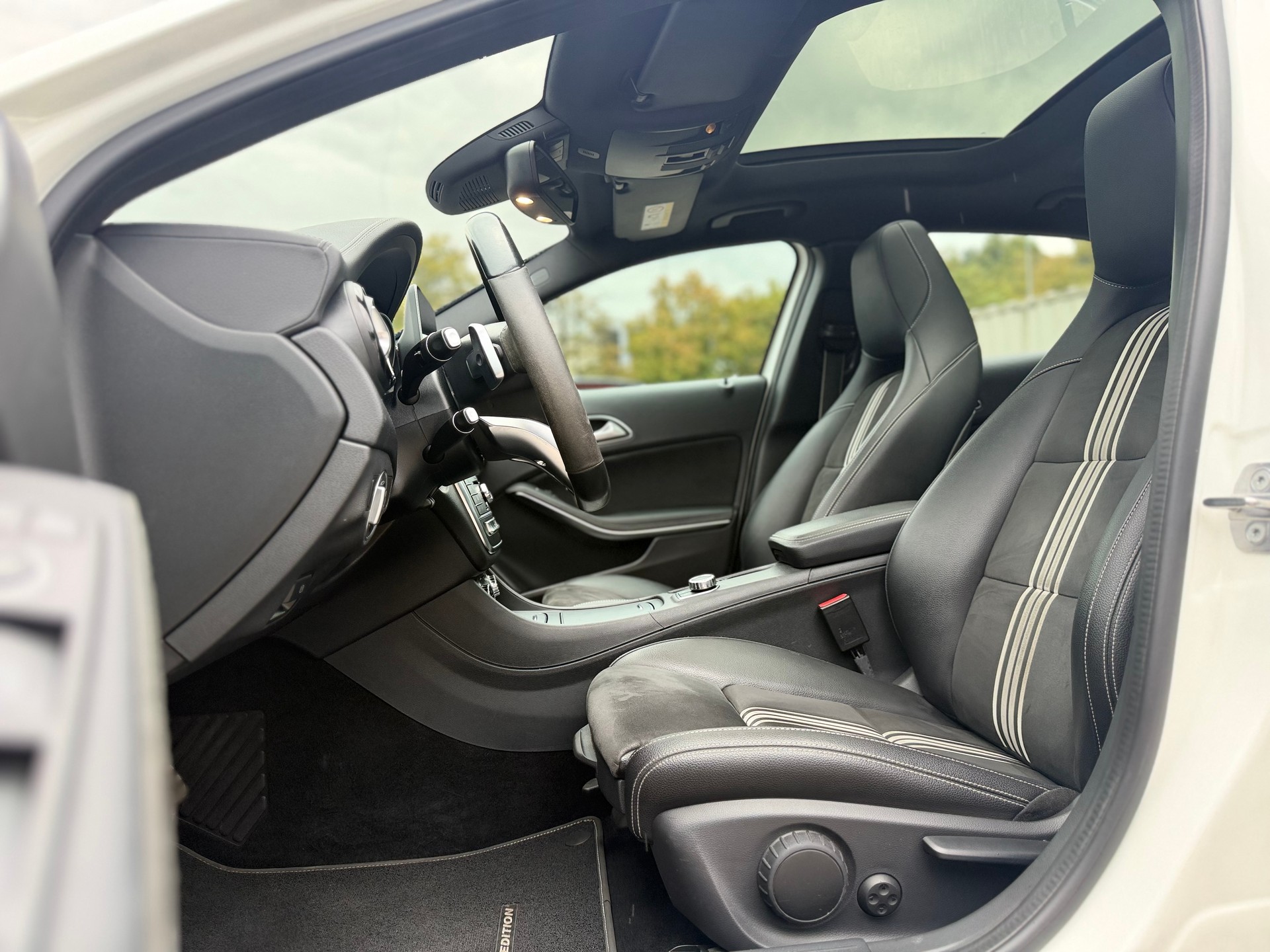MERCEDES-BENZ GLA 200 AMG Line 7G-DCT-image-12