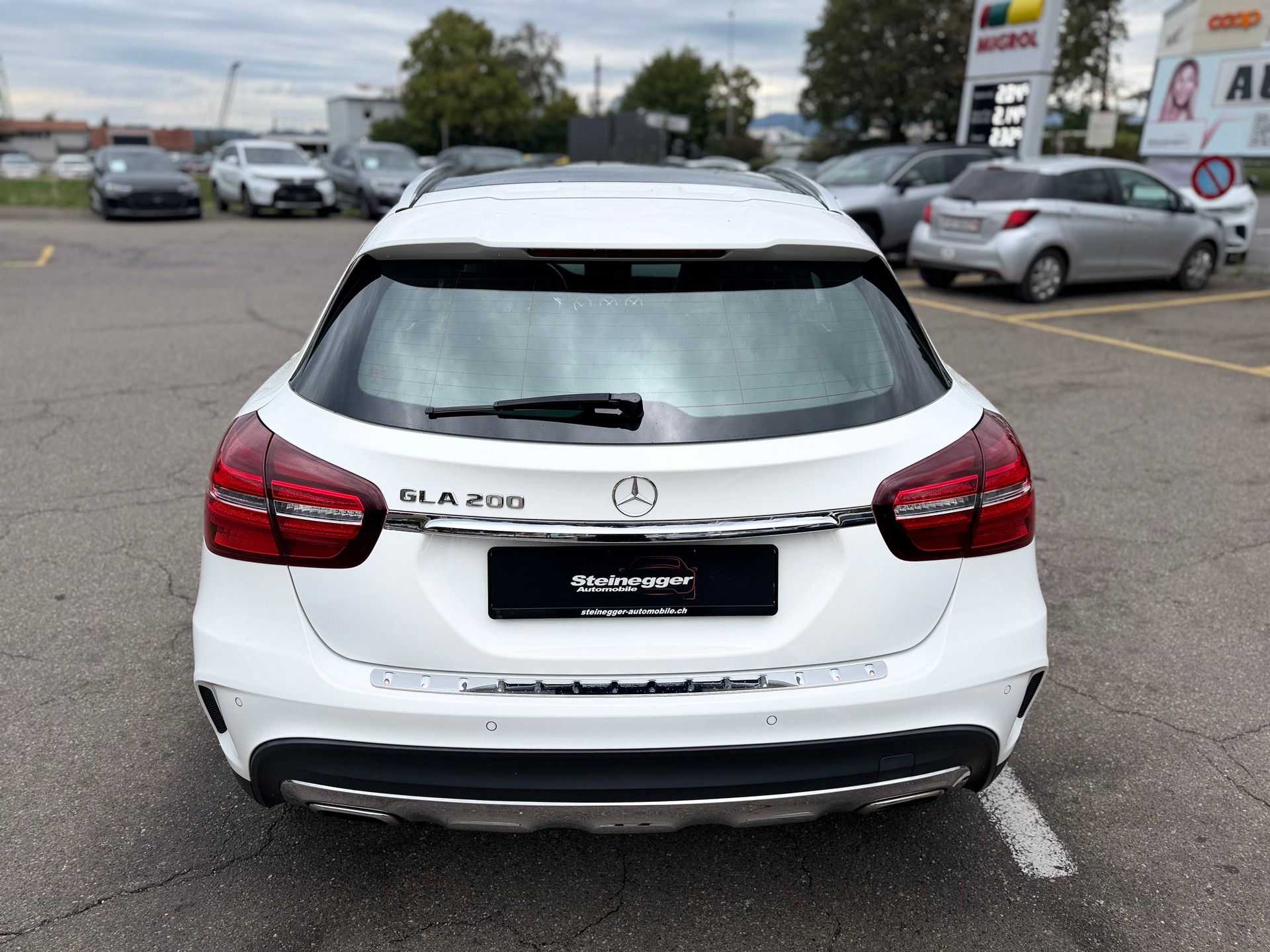 MERCEDES-BENZ GLA 200 AMG Line 7G-DCT-image-8