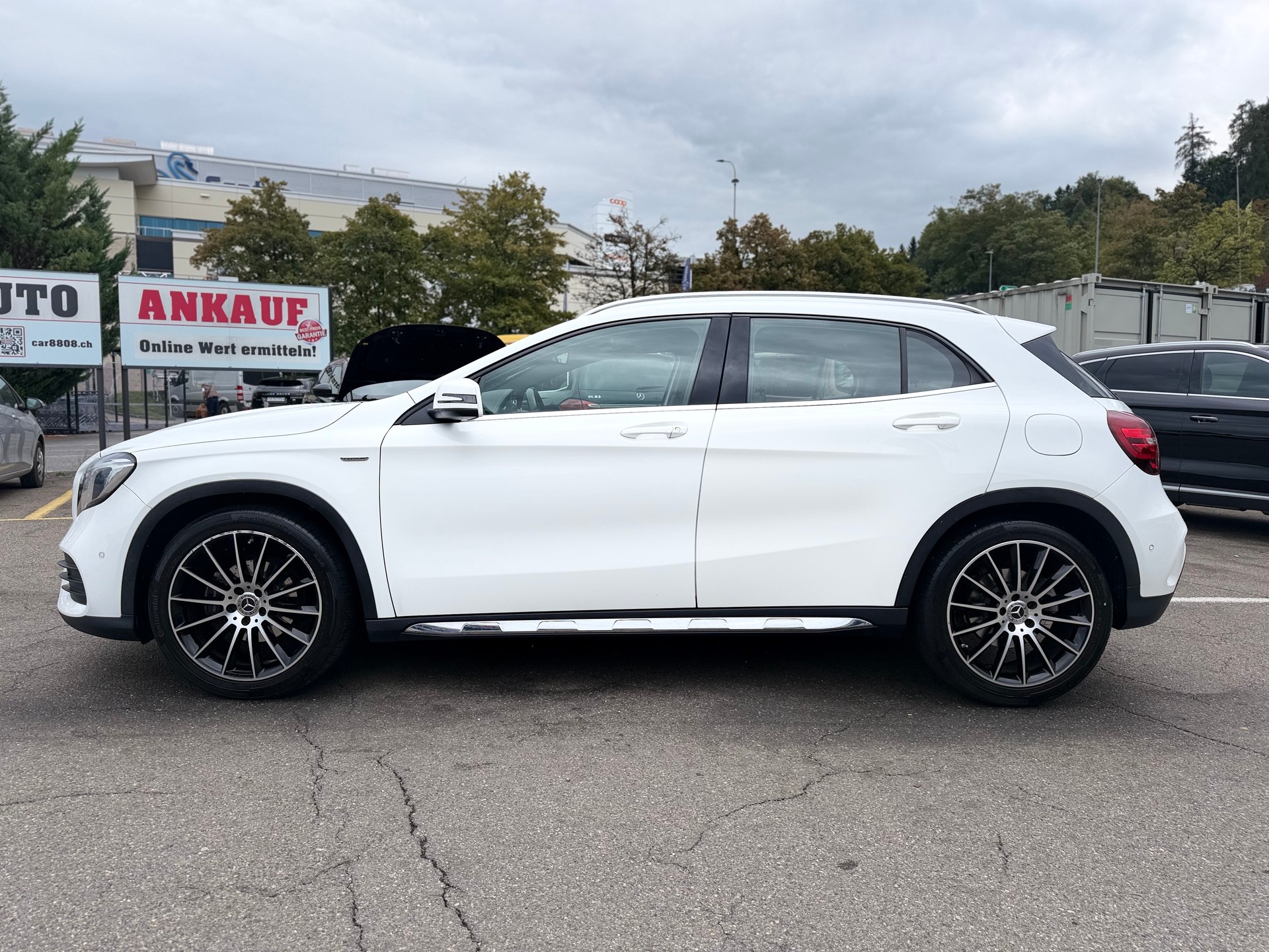MERCEDES-BENZ GLA 200 AMG Line 7G-DCT-image-6