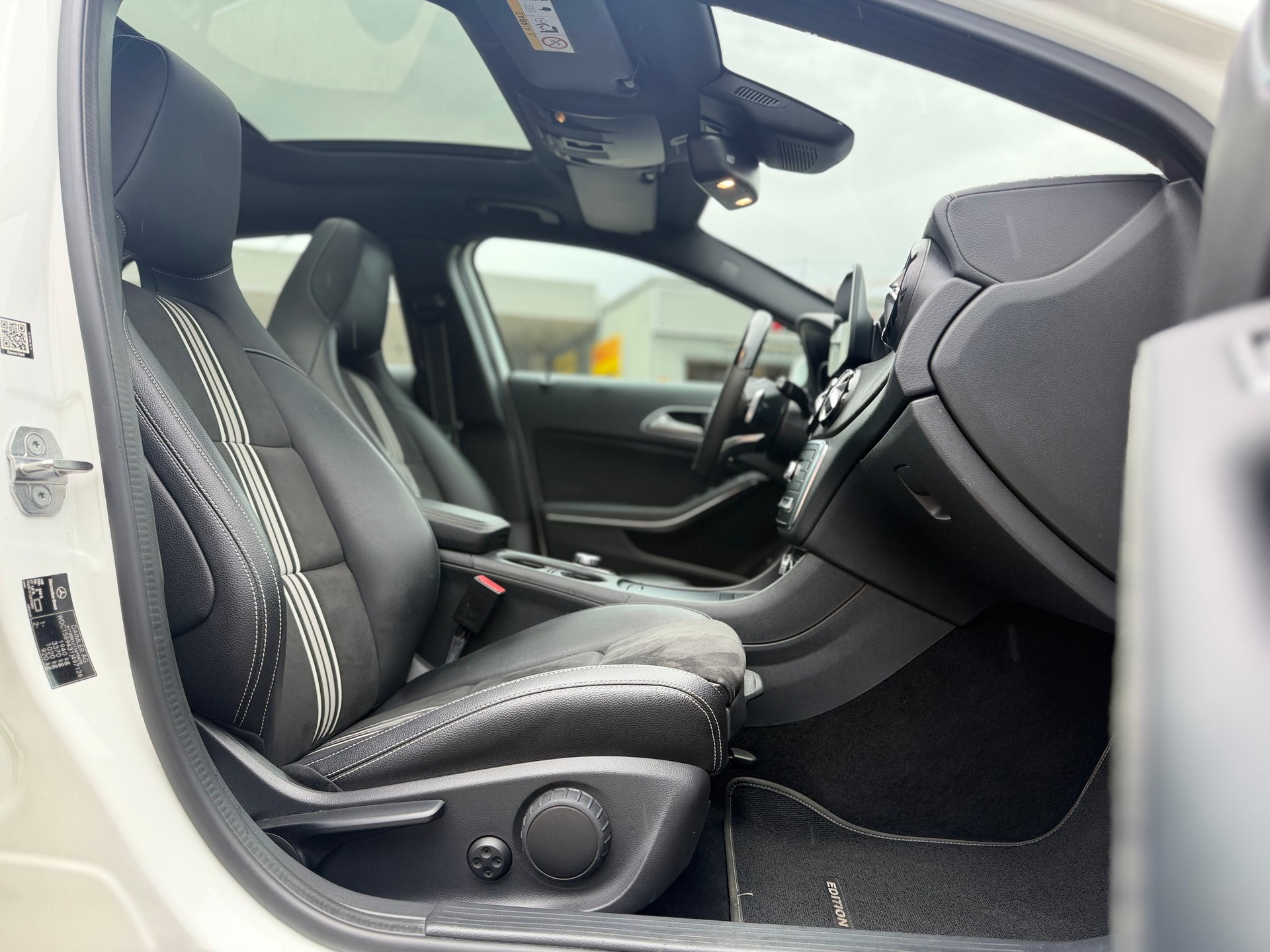 MERCEDES-BENZ GLA 200 AMG Line 7G-DCT-image-13