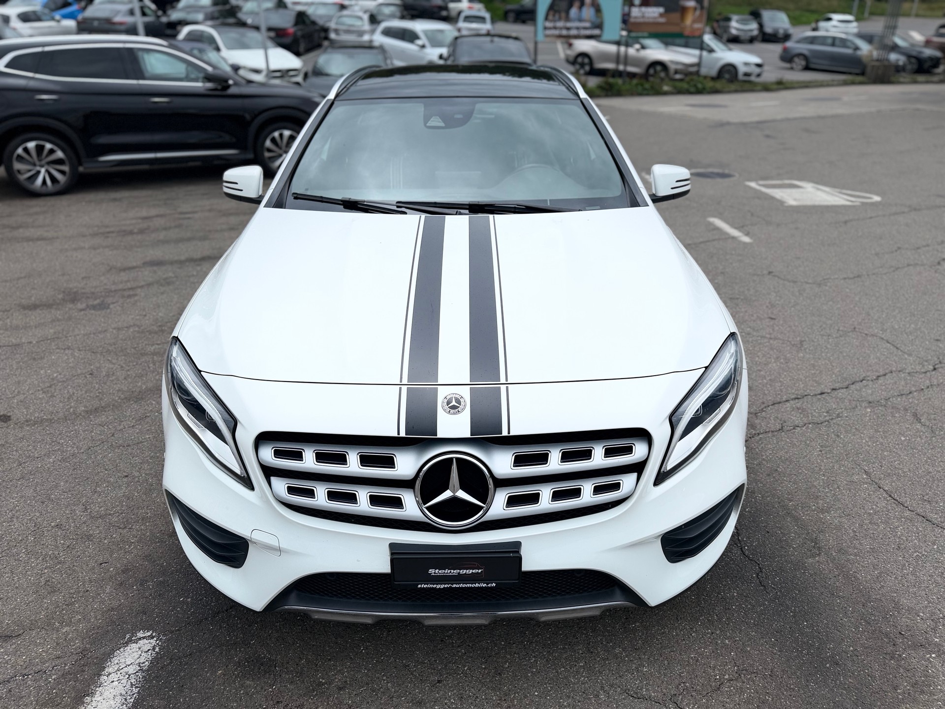 MERCEDES-BENZ GLA 200 AMG Line 7G-DCT-image-2