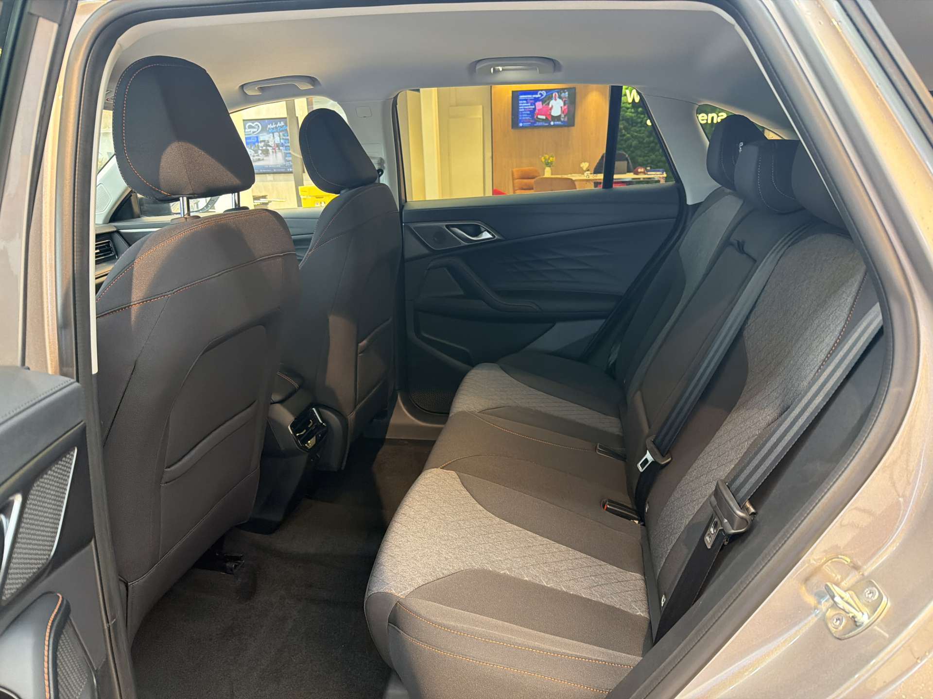 MG HS 1.5 T PHEV Comfort 272PS Automat-image-6