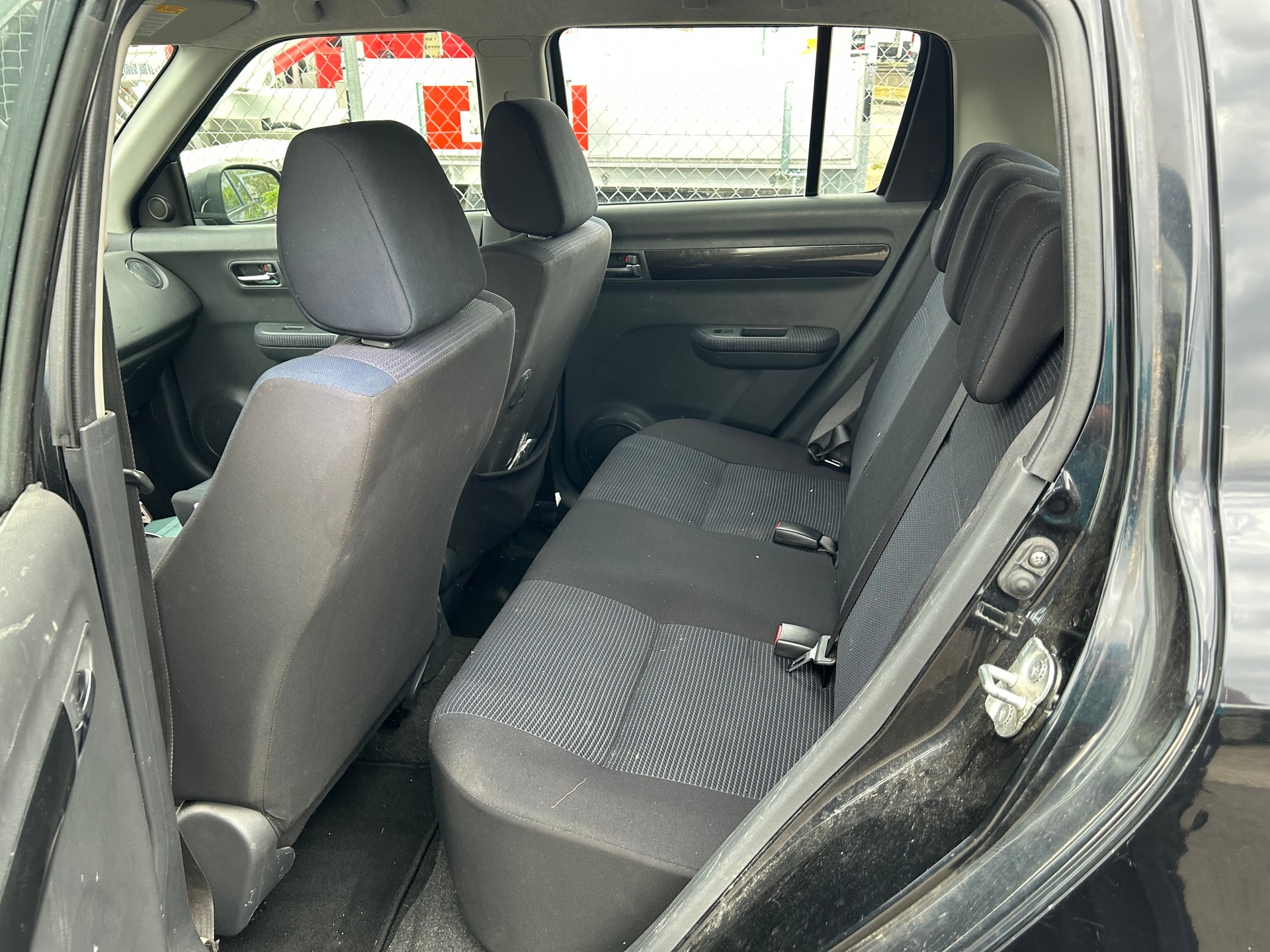 SUZUKI Swift 1.3i 16V GL 4x4-image-9