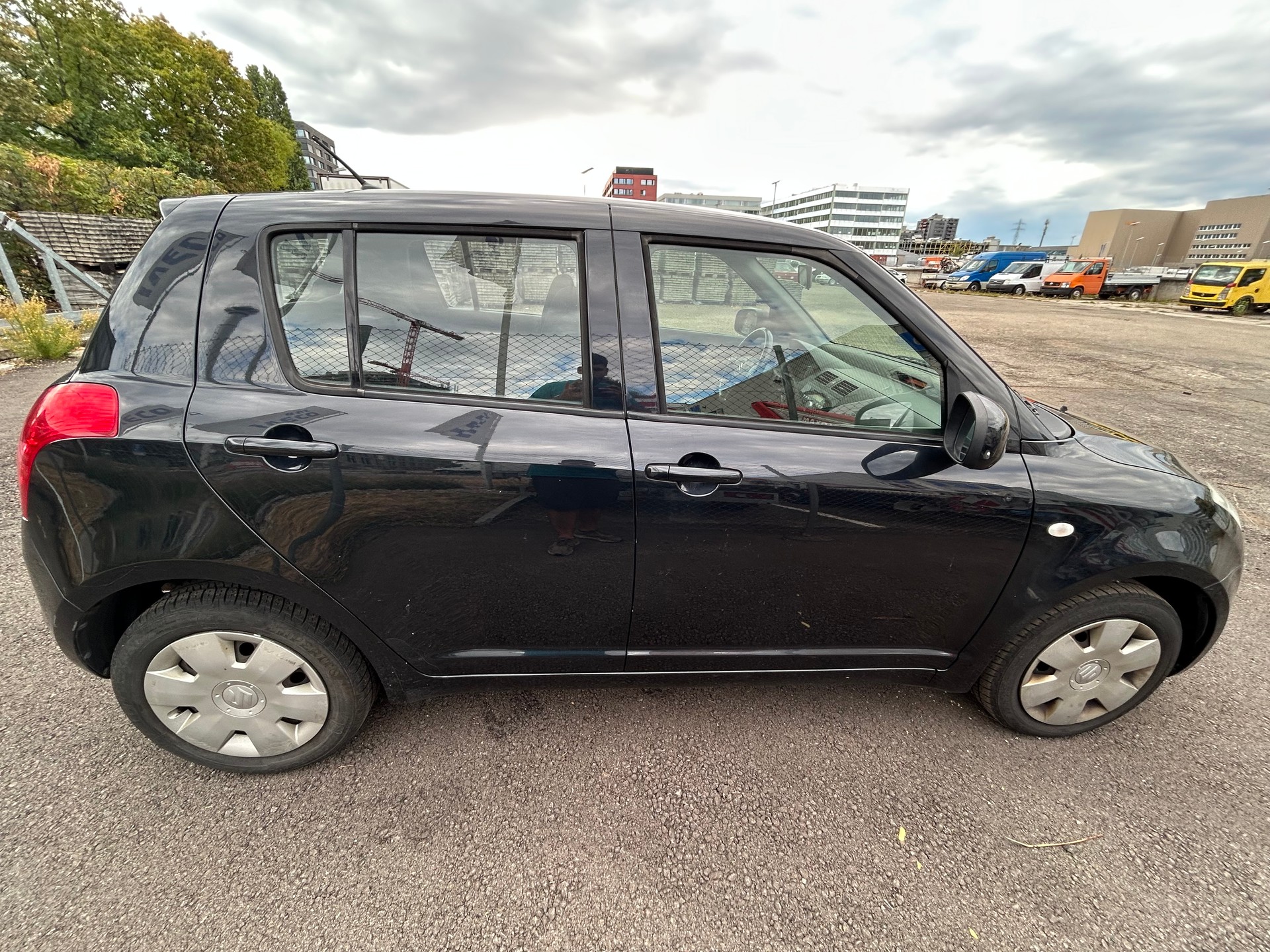 SUZUKI Swift 1.3i 16V GL 4x4-image-5
